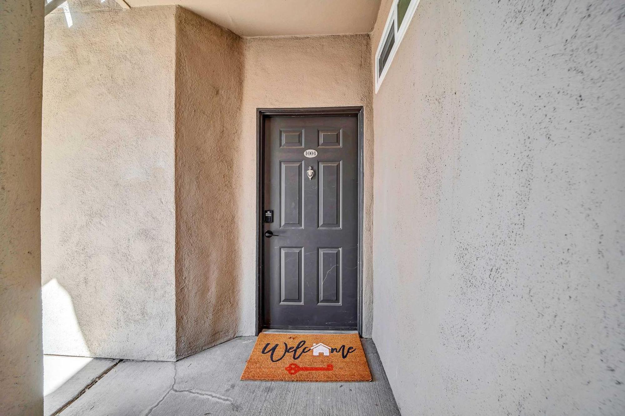 Vibrant With Community Pool Access! Scottsdale