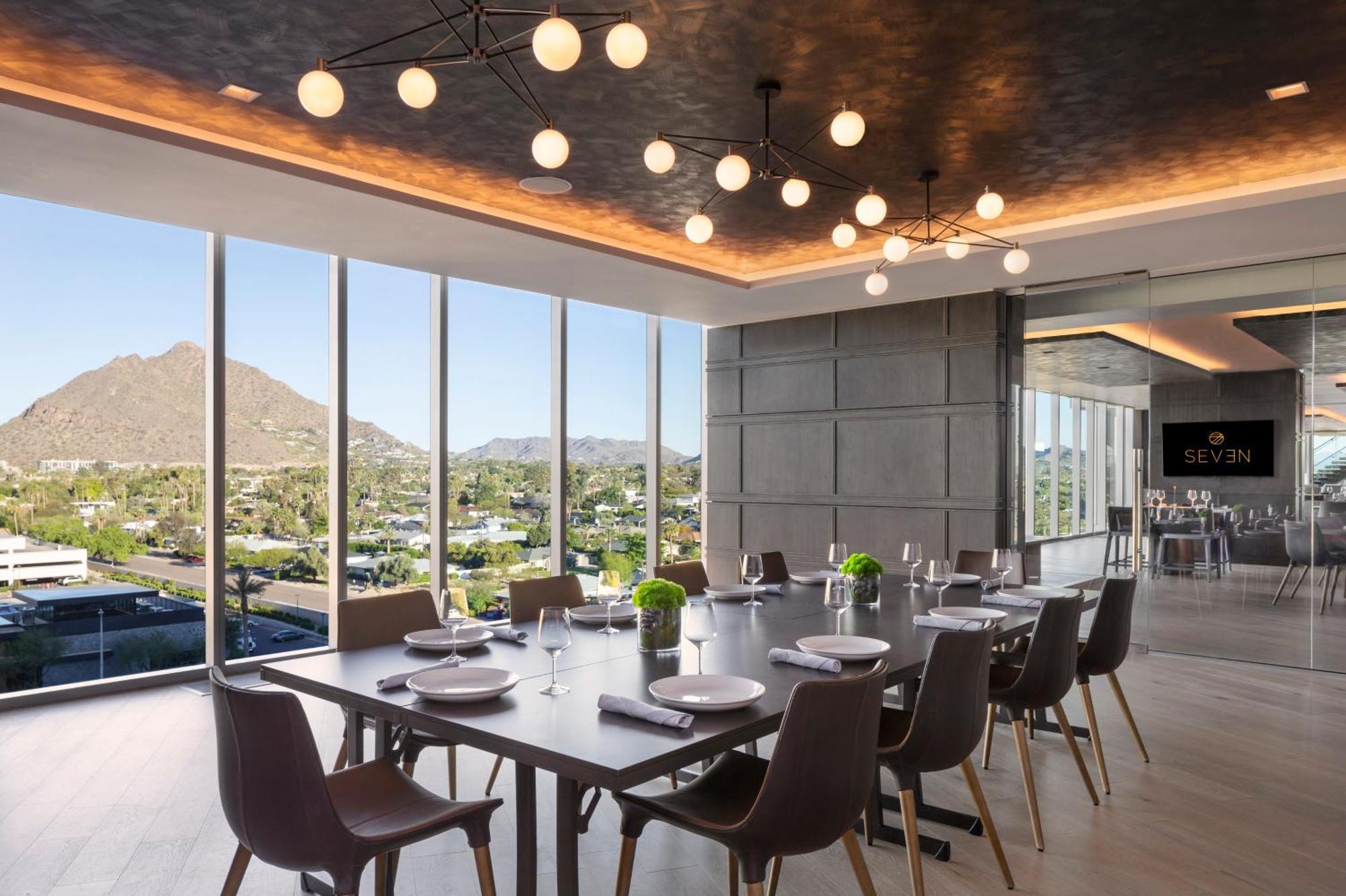 Caesars Republic Scottsdale, A Hilton Hotel 4*