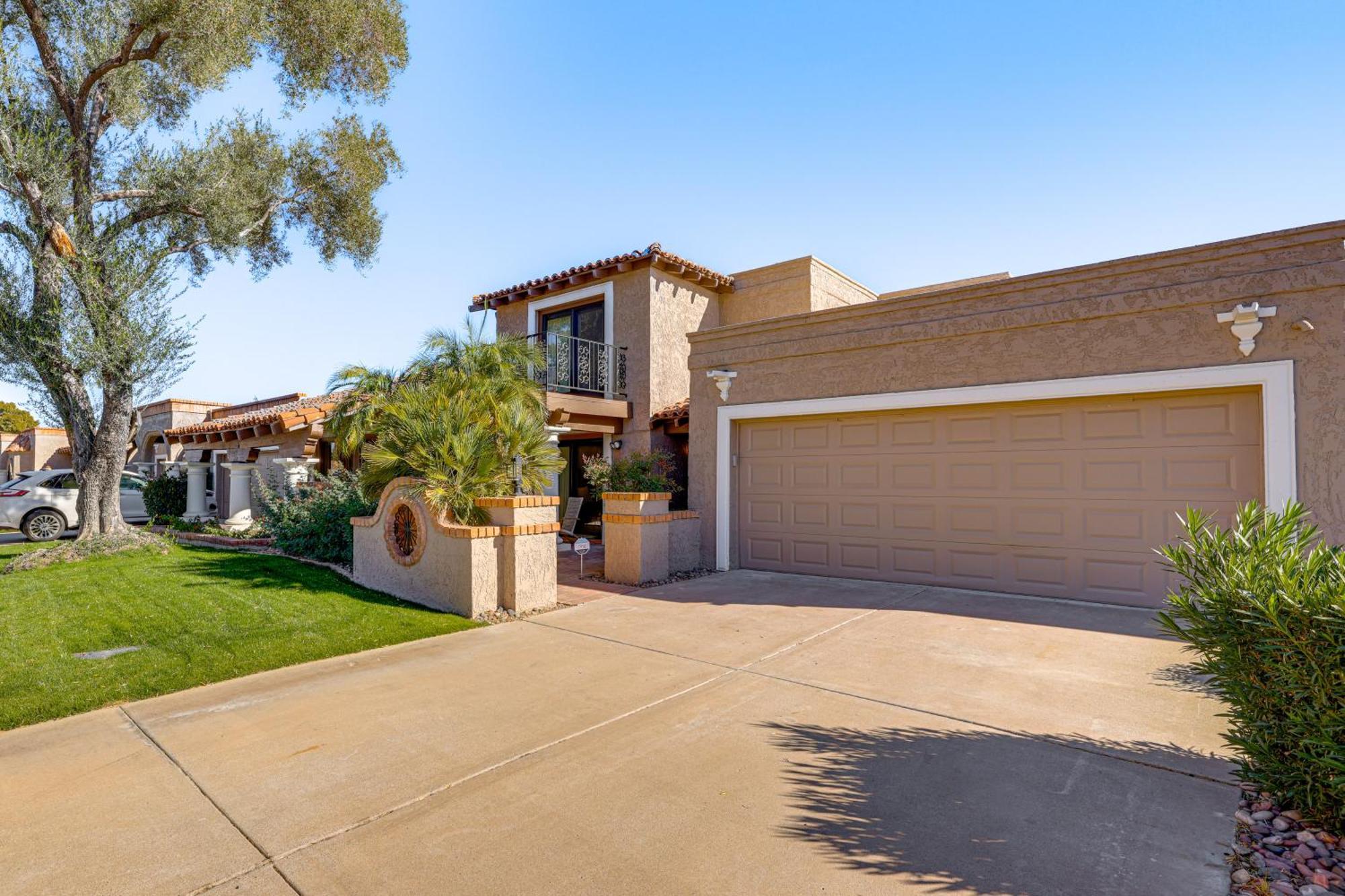Holiday home Modern Townhome With Heated Pool Access