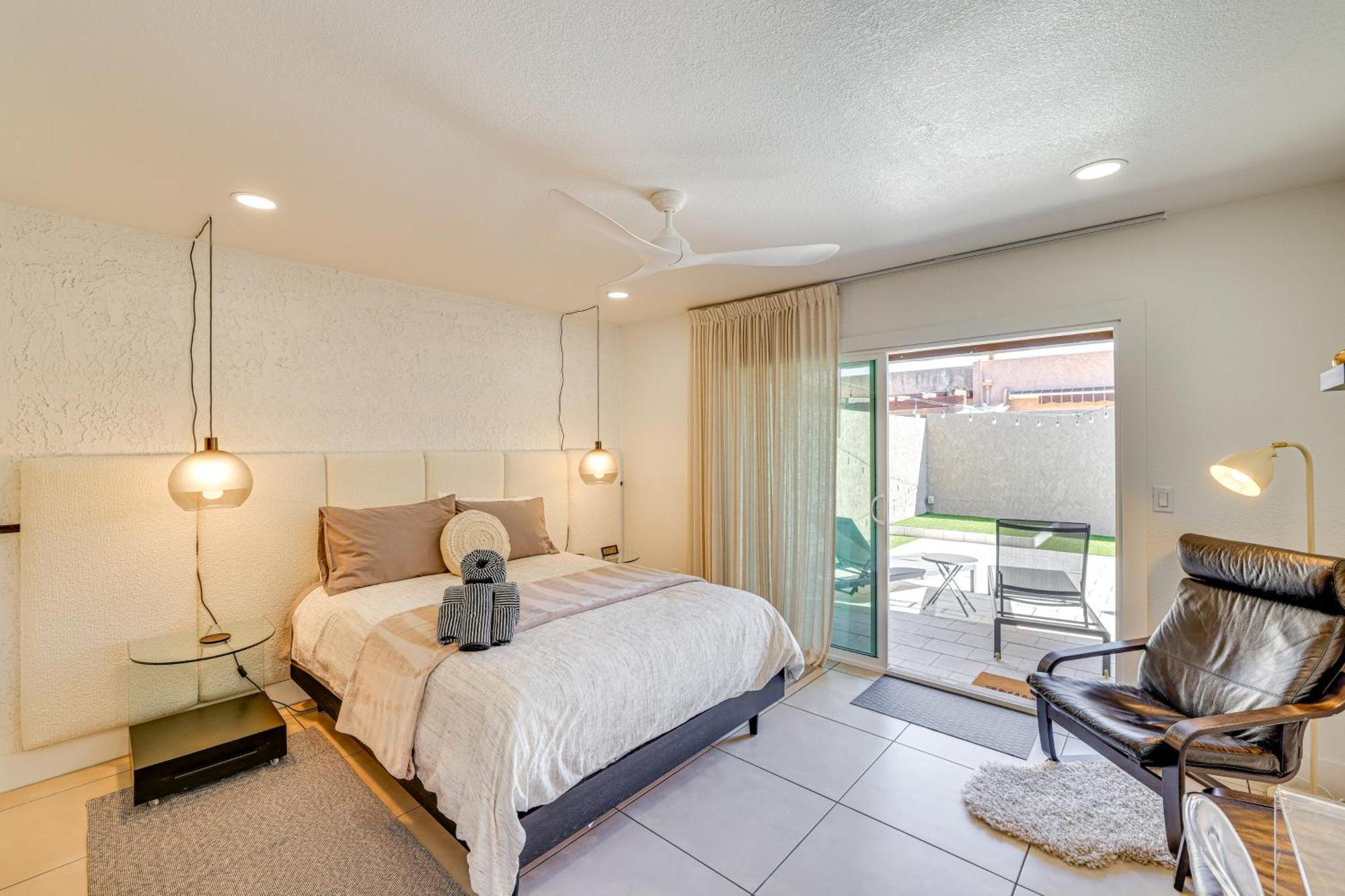 Modern Townhome With Heated Pool Access Scottsdale