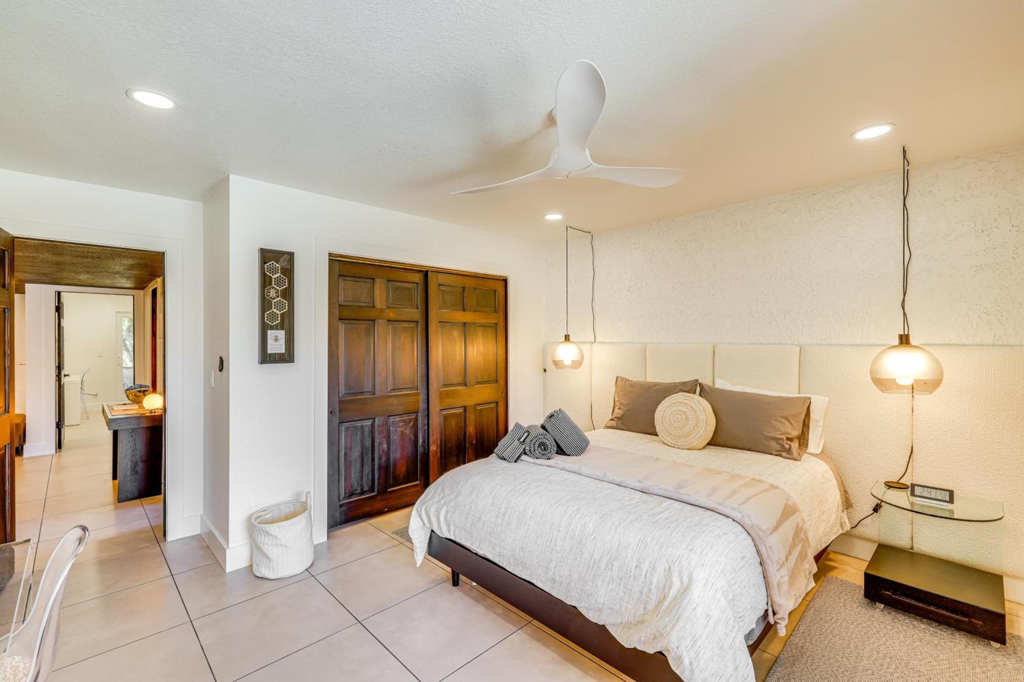 Modern Townhome With Heated Pool Access