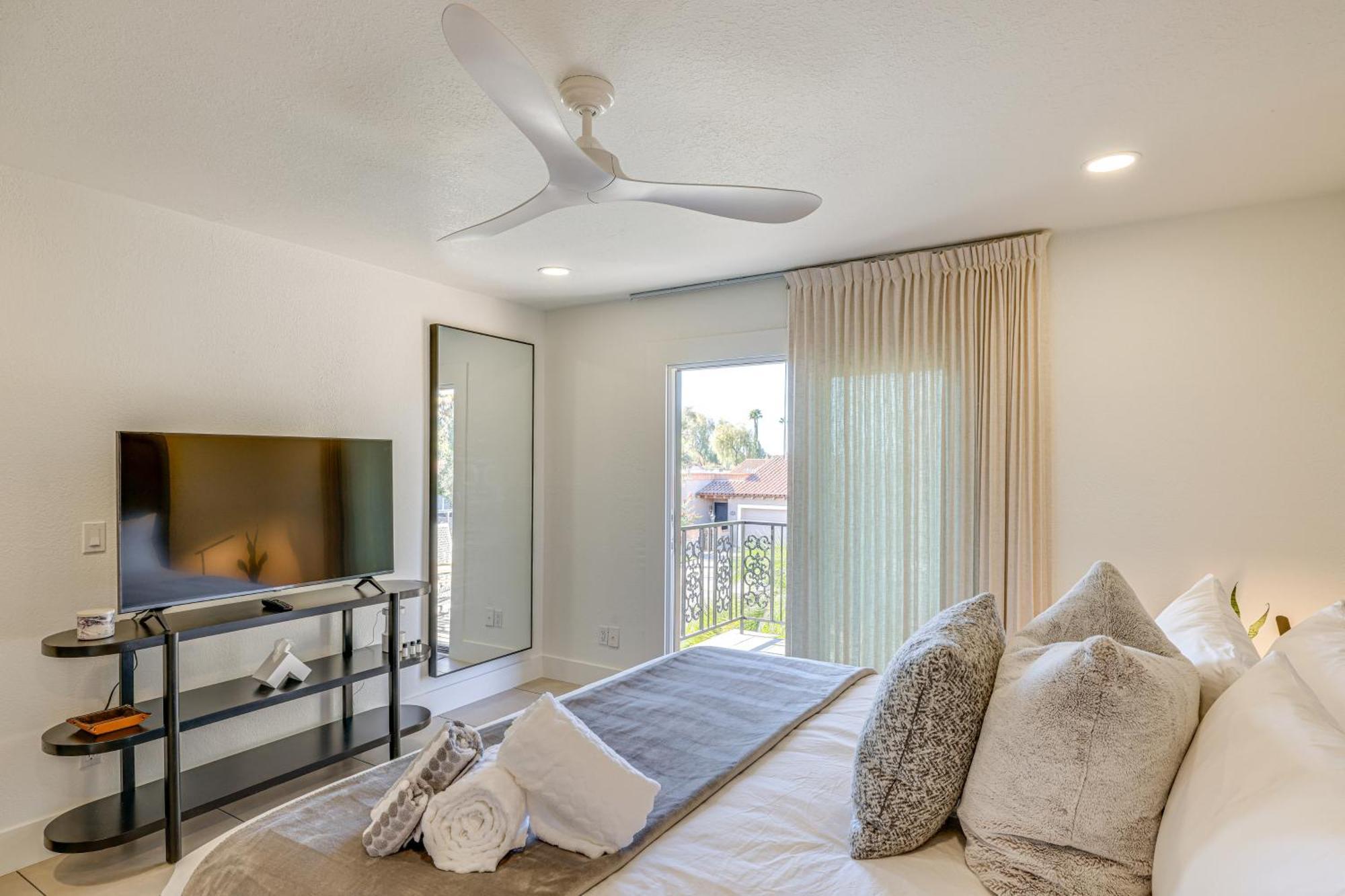 Modern Townhome With Heated Pool Access Holiday home Scottsdale