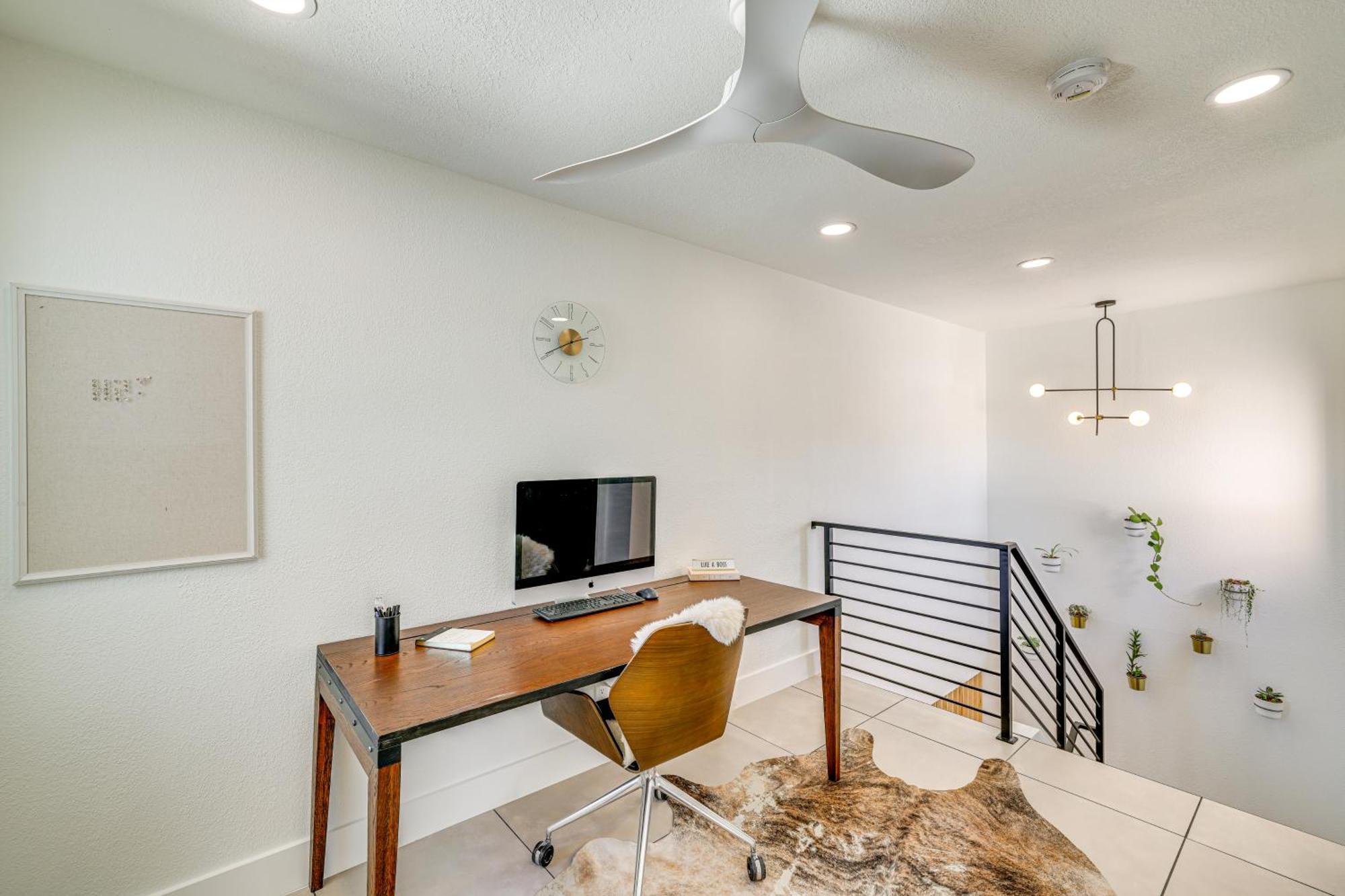 Modern Townhome With Heated Pool Access