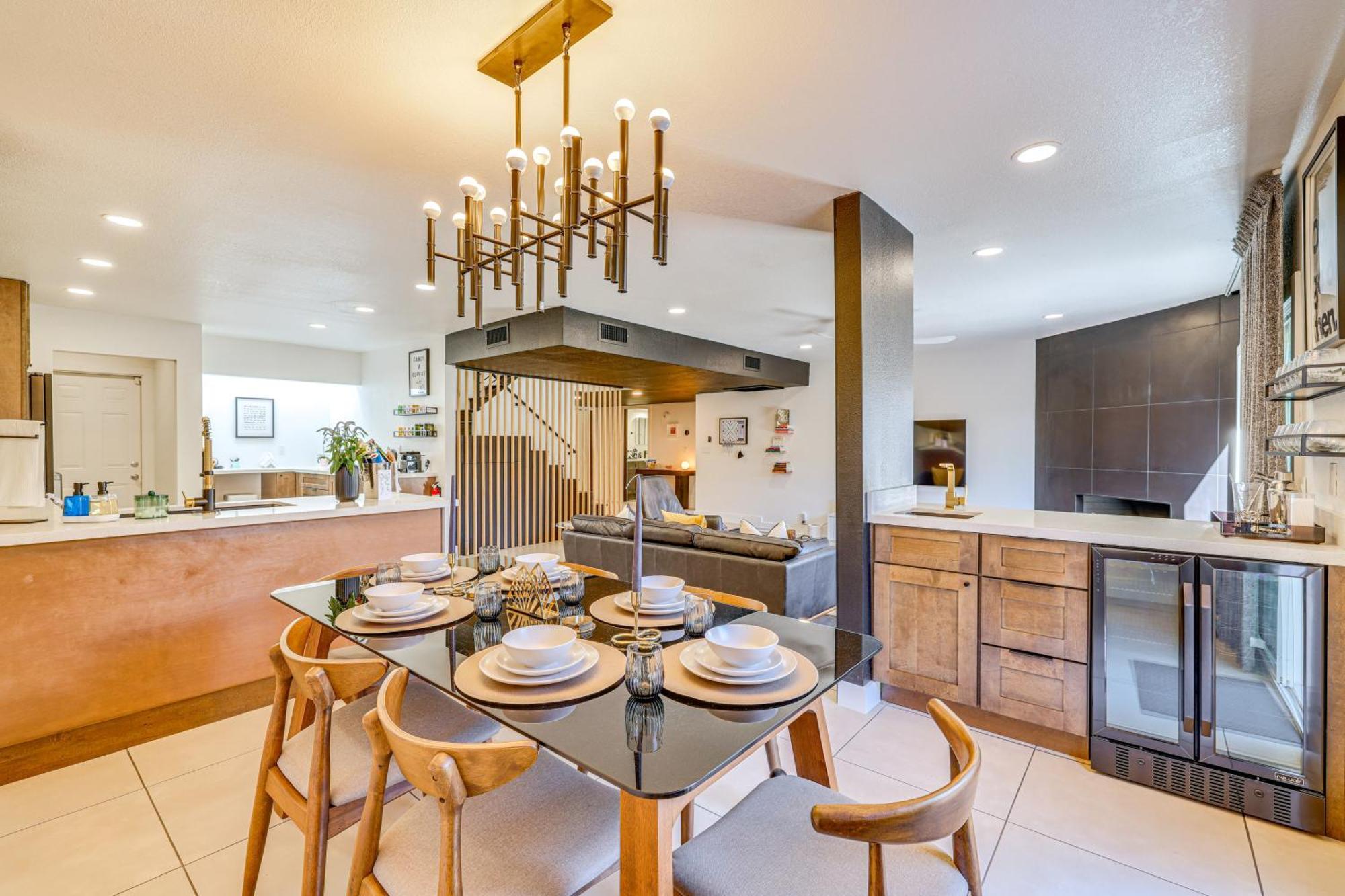 Modern Townhome With Heated Pool Access Holiday home