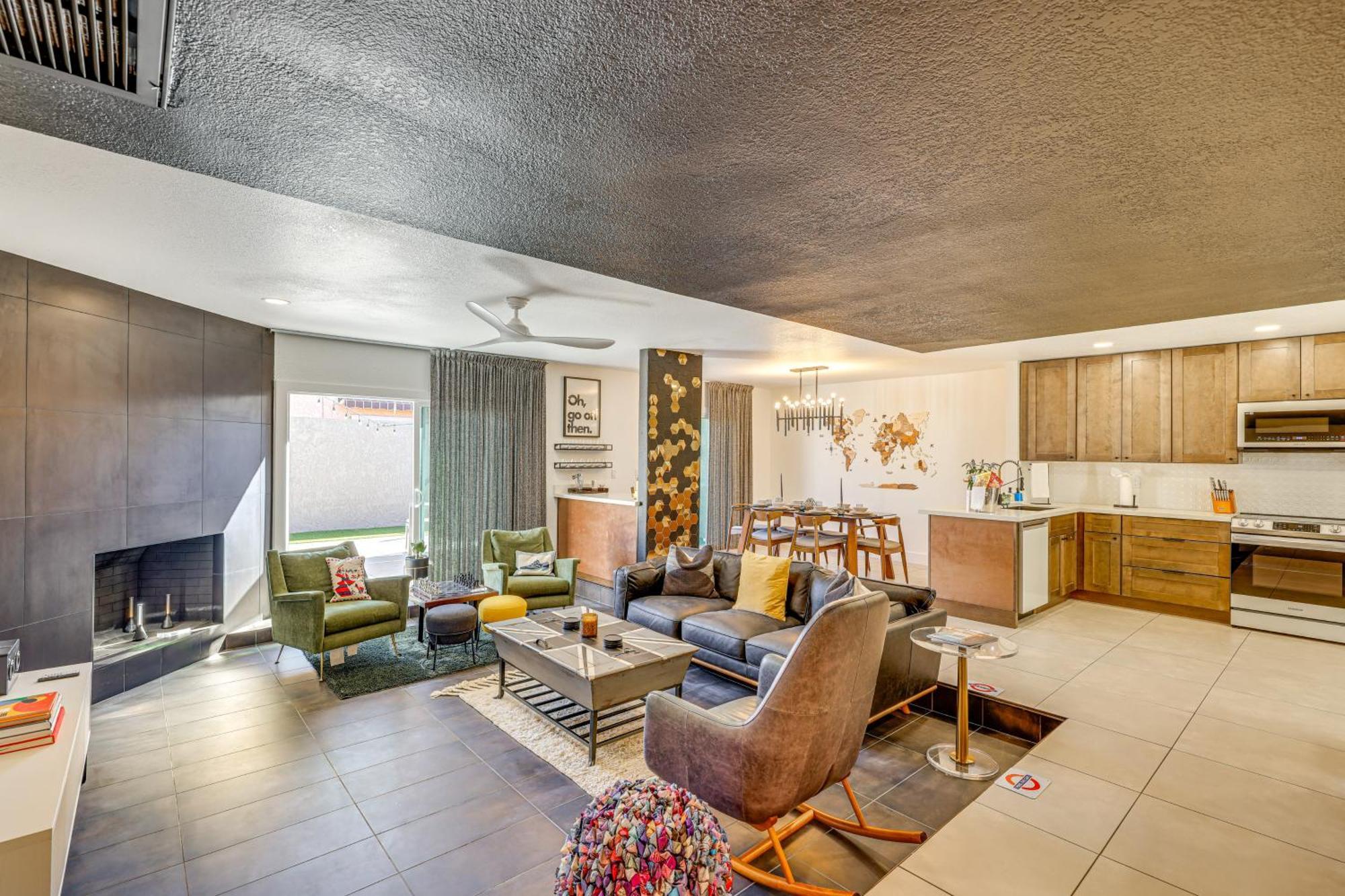 Holiday home Modern Townhome With Heated Pool Access *