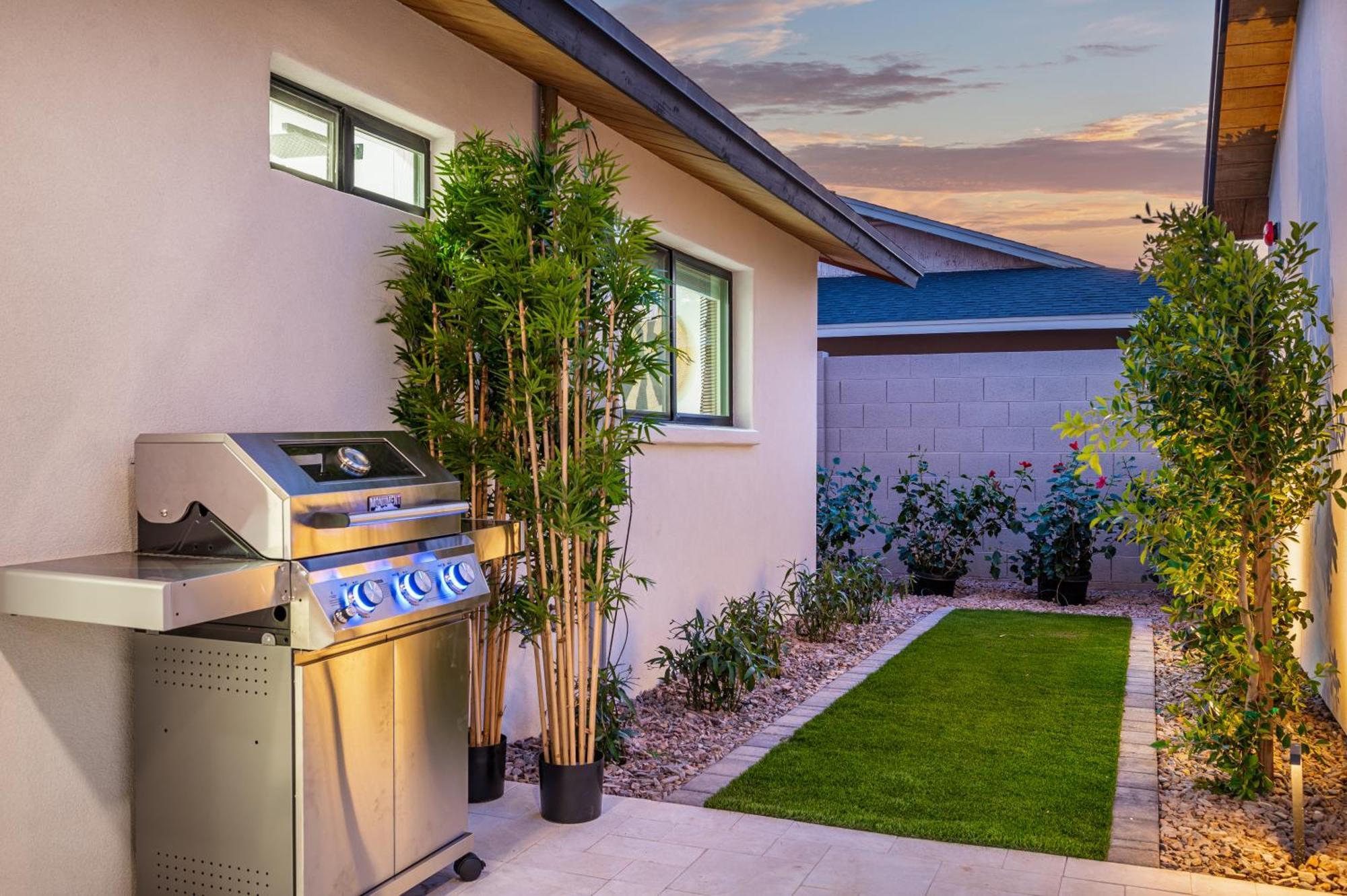 Beautifully Designed W Pool For Families And Groups