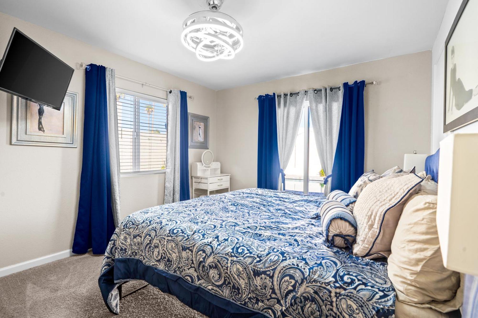 Holiday home Lux New! Heated Pool Option, 2kings, Spa, Old Town, Westworld, Fashion Square *