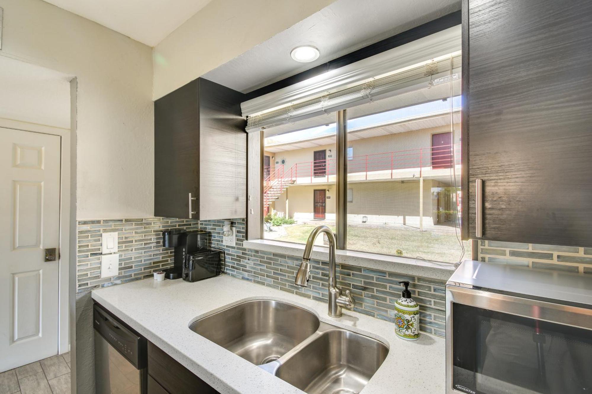 Near Fashion Square And Old Town Apartment
