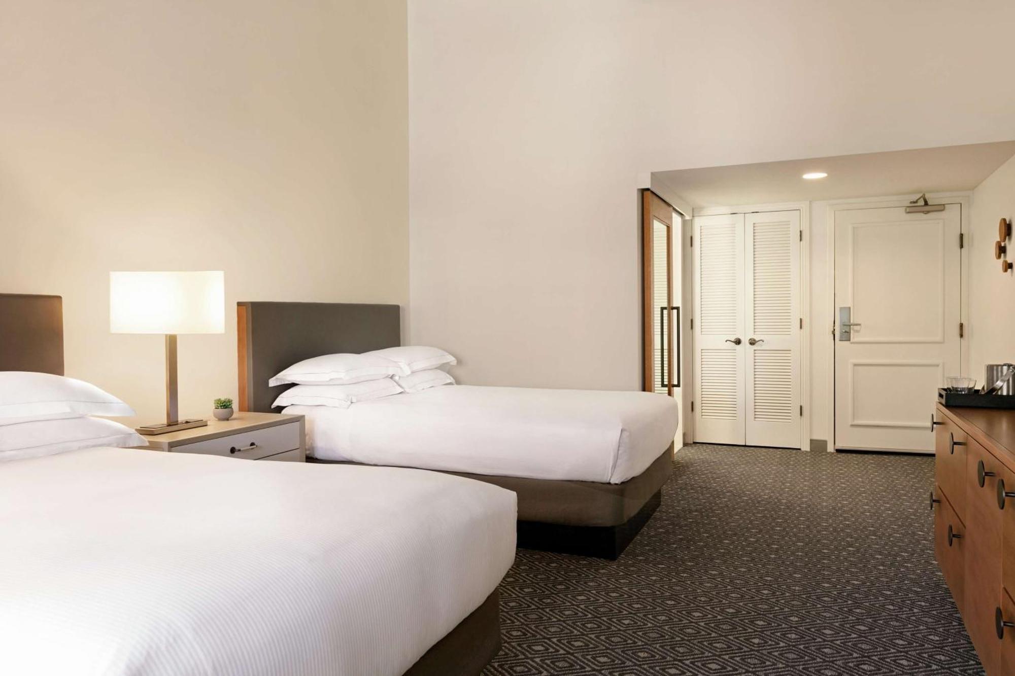 Hilton & 4*