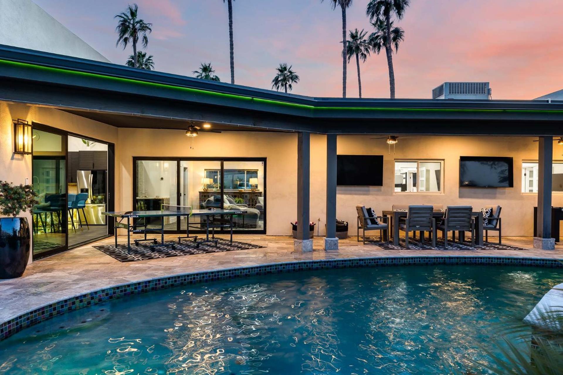 75th Place - Luxe Pool Walk To Old Town Holiday home Scottsdale