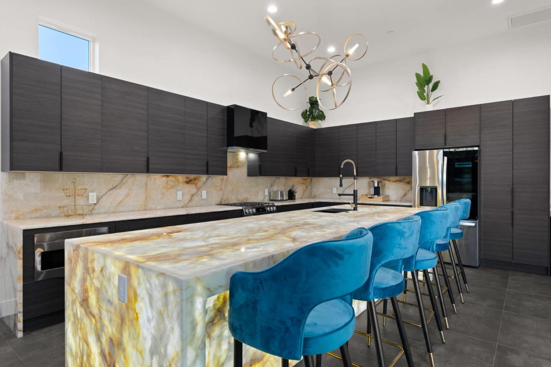 Holiday home 75th Place - Luxe Pool Walk To Old Town *