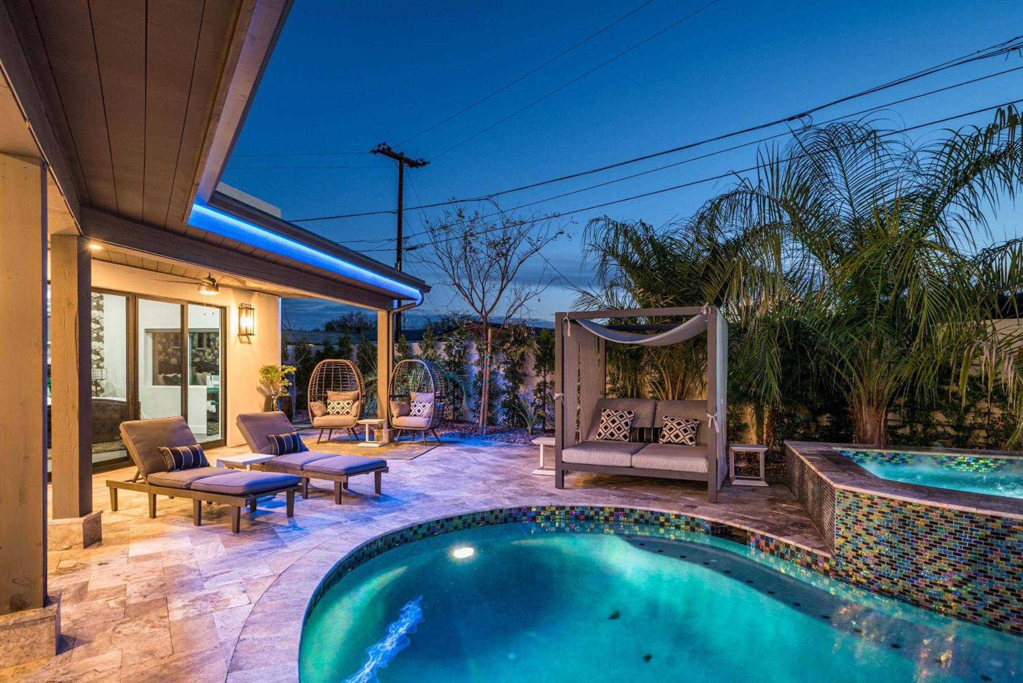 75th Place - Luxe Pool Walk To Old Town *
