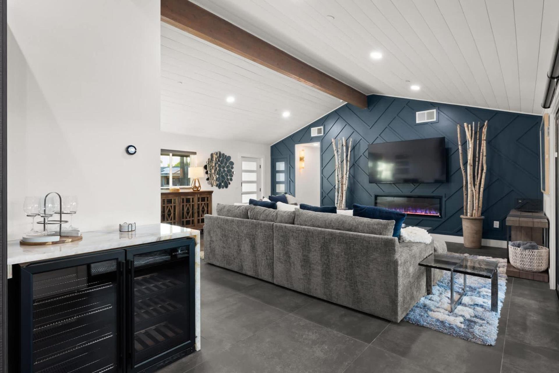 75th Place - Luxe Pool Walk To Old Town Holiday home