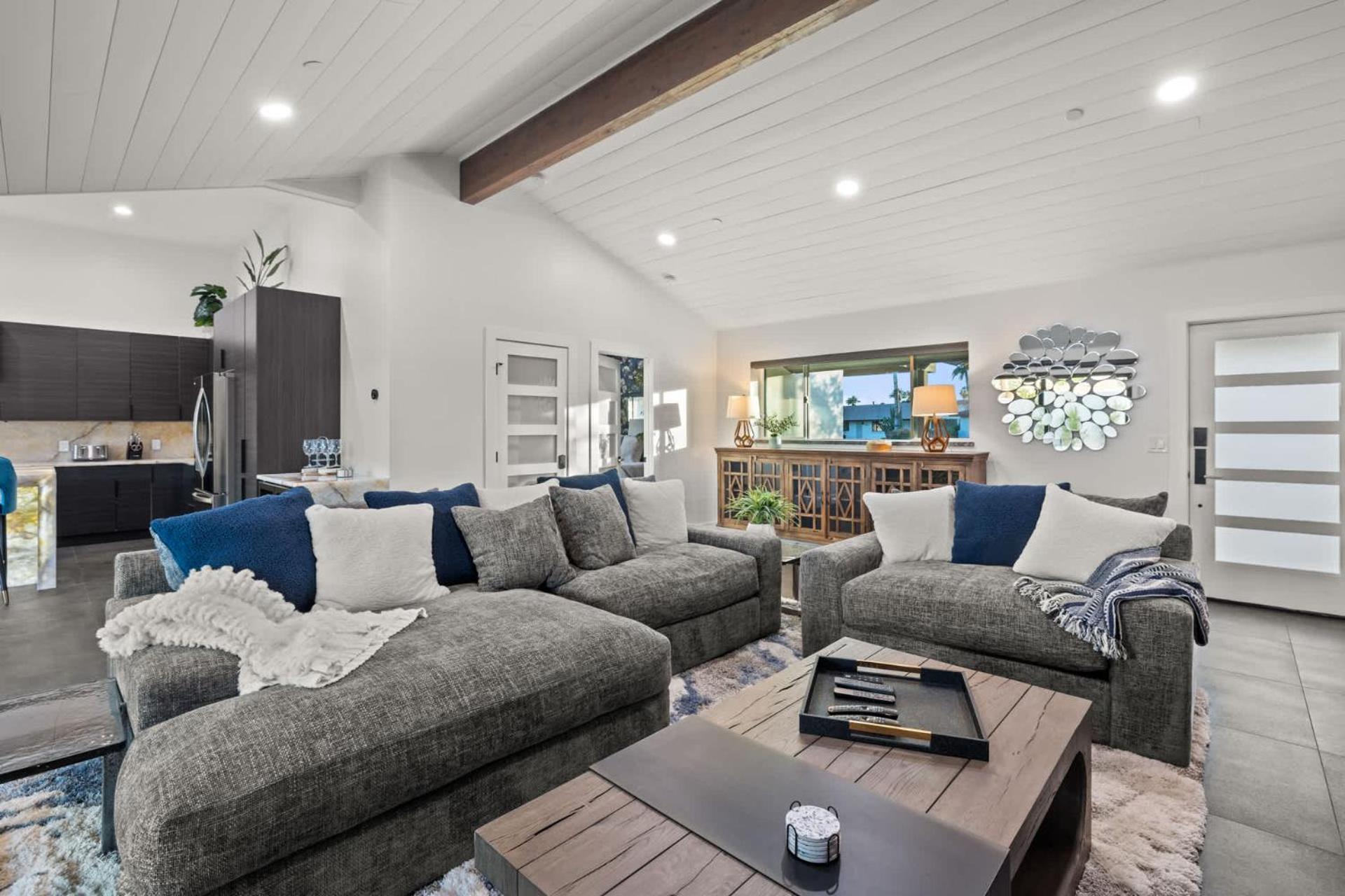 75th Place - Luxe Pool Walk To Old Town Scottsdale