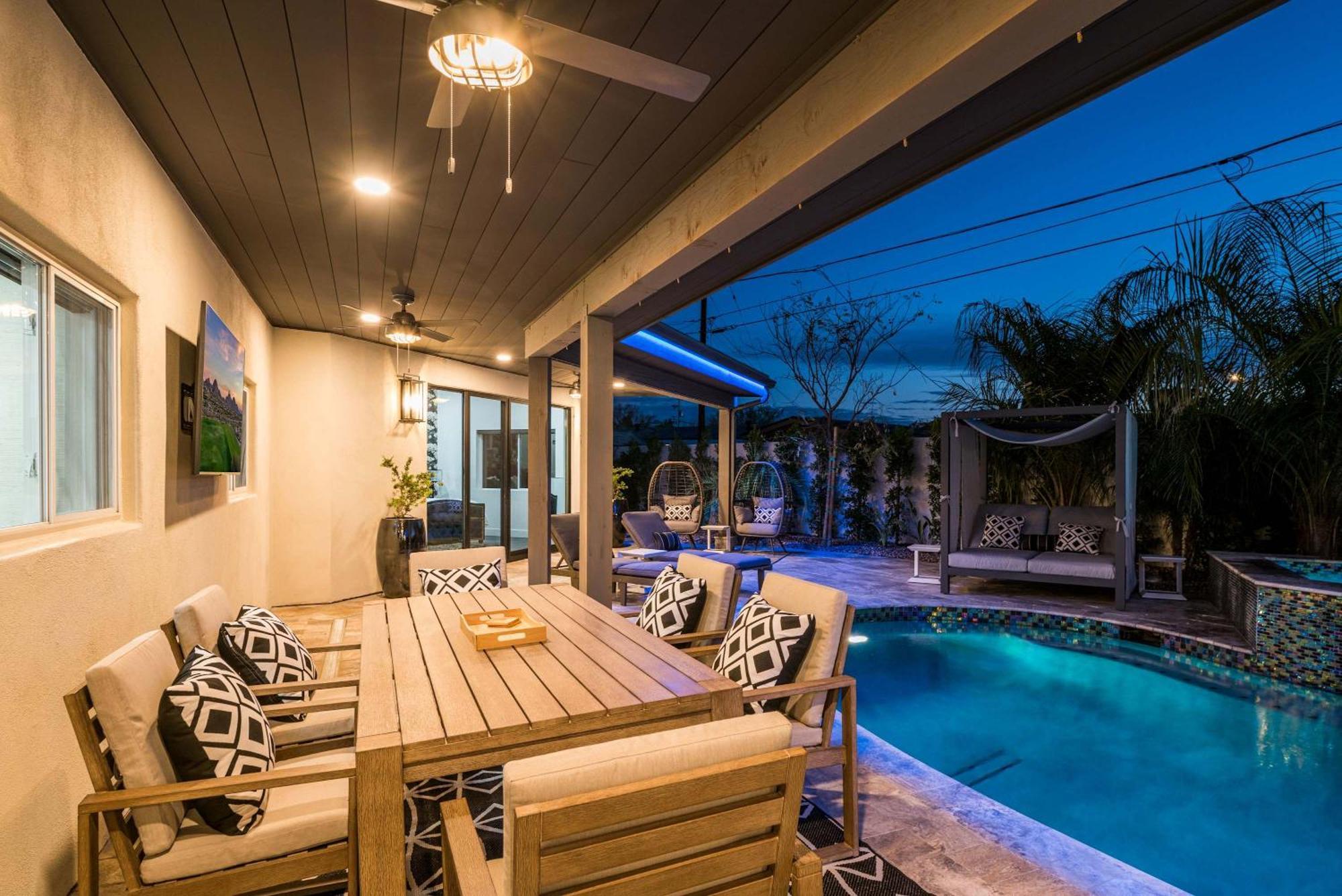 75th Place - Luxe Pool Walk To Old Town Holiday home Scottsdale