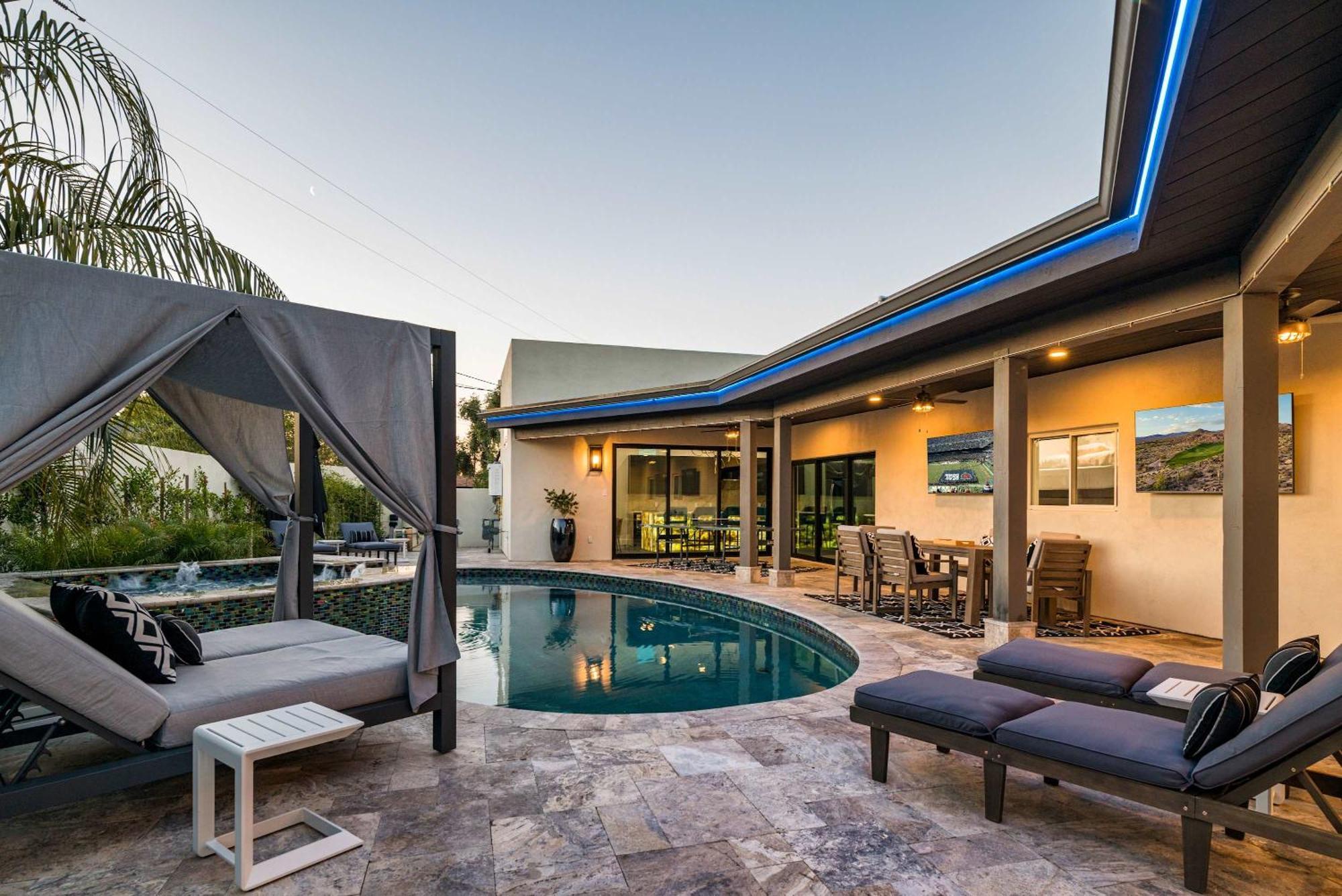 75th Place - Luxe Pool Walk To Old Town Scottsdale
