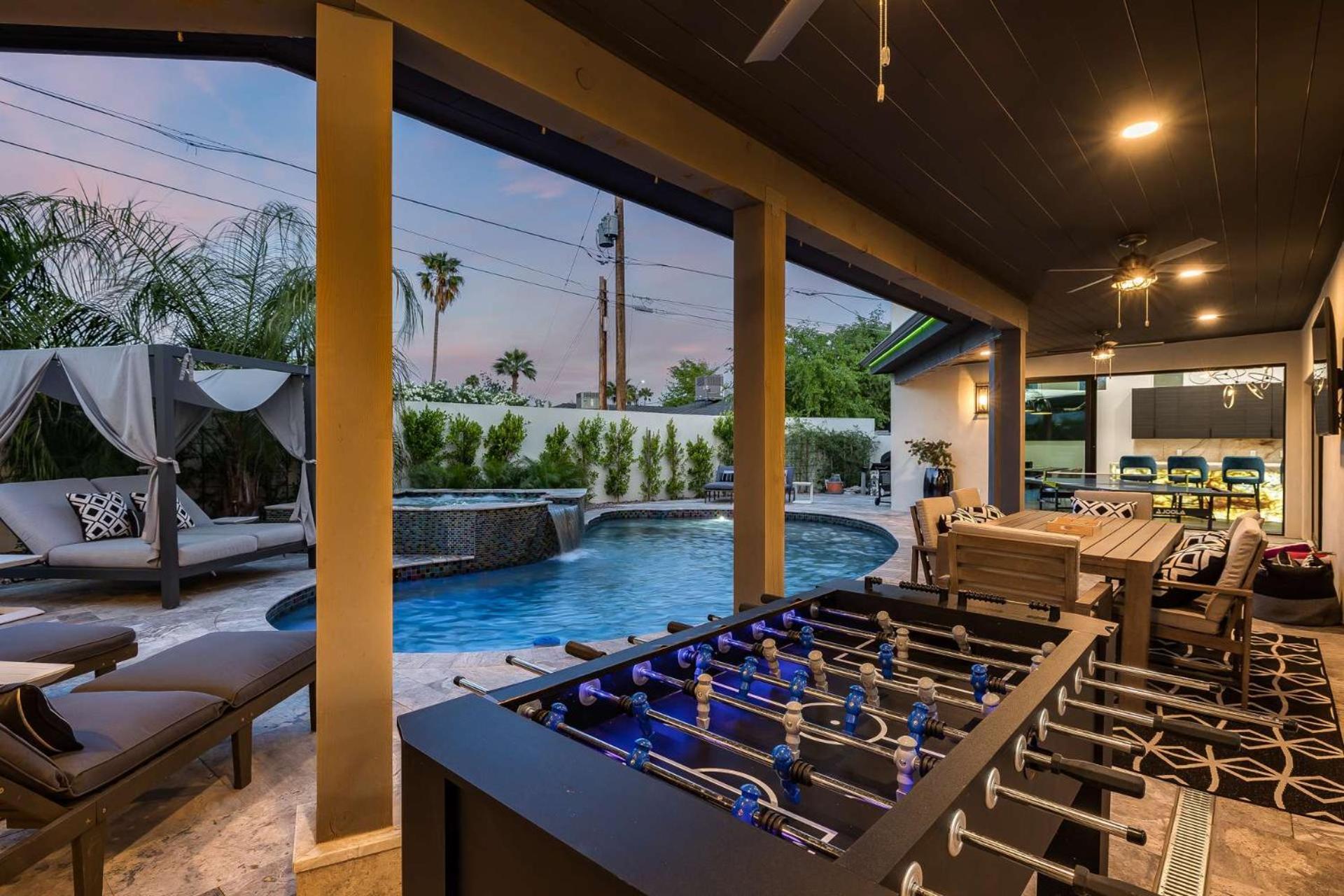 75th Place - Luxe Pool Walk To Old Town Holiday home