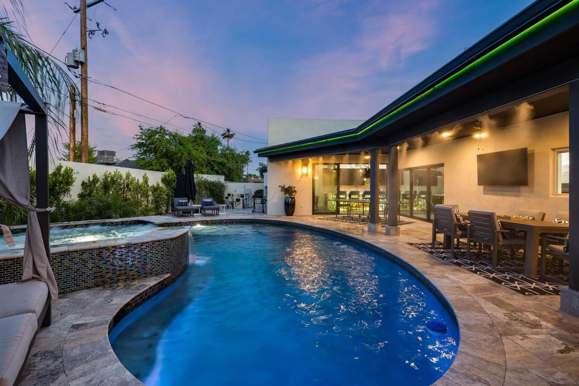 75th Place - Luxe Pool Walk To Old Town *
