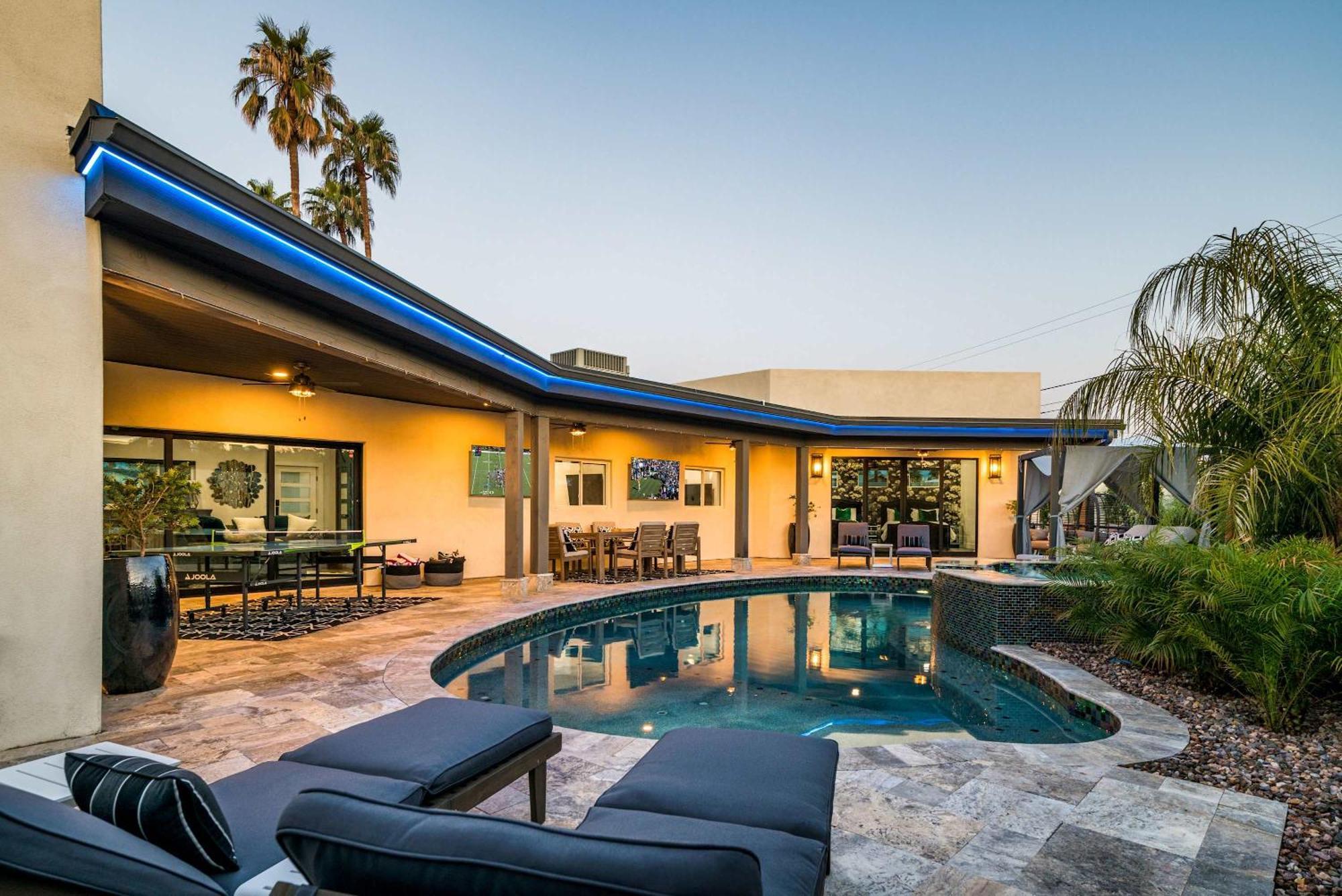 75th Place - Luxe Pool Walk To Old Town Holiday home Scottsdale