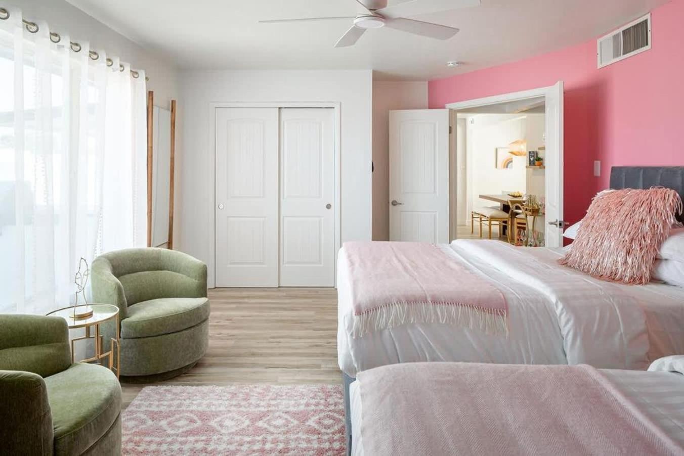 Pink Palms - Bachelorette Dream Pool Bbq Holiday home *