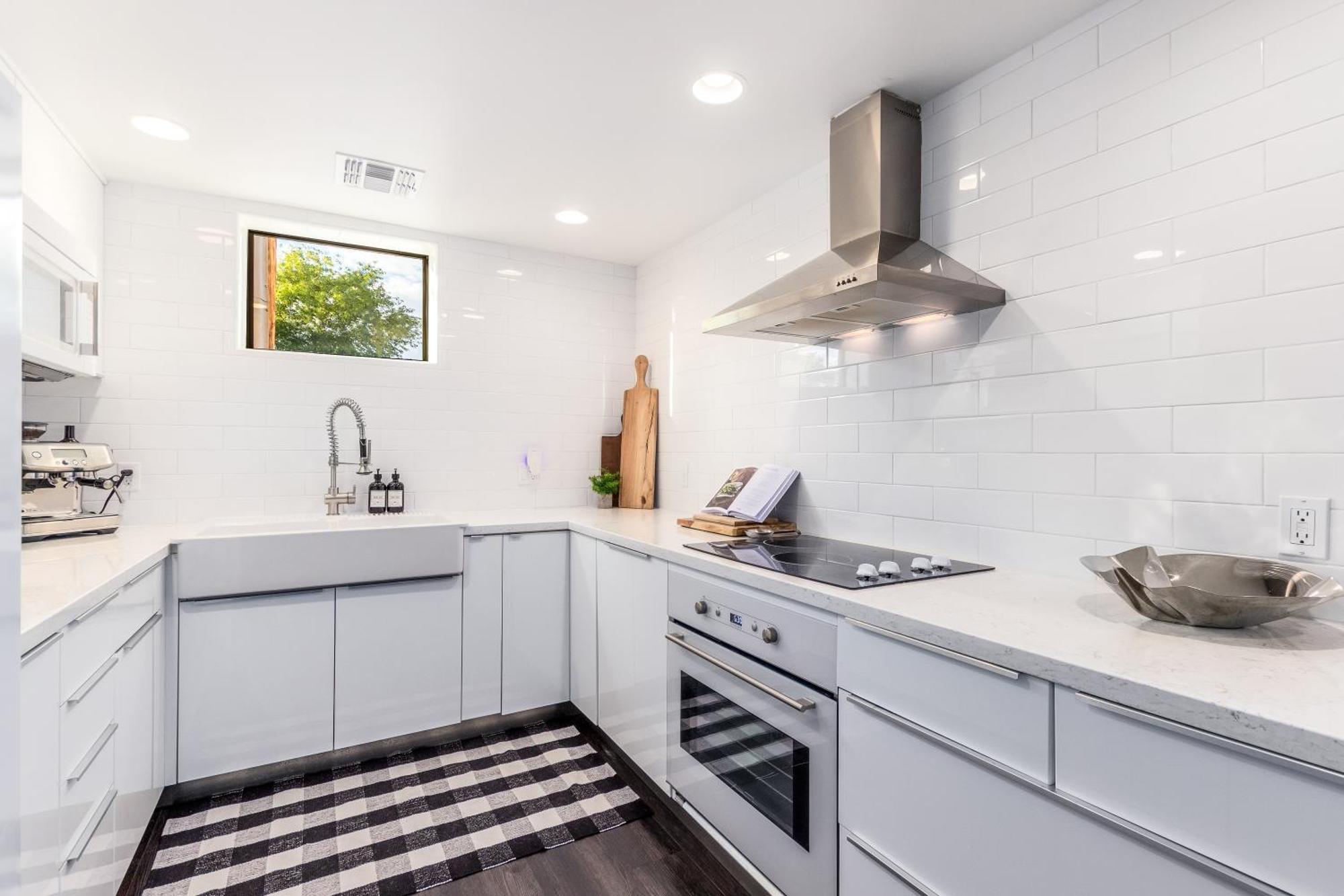 Chic 3br Escape Steps From Old Town Bars Free Parking Apartamento Scottsdale