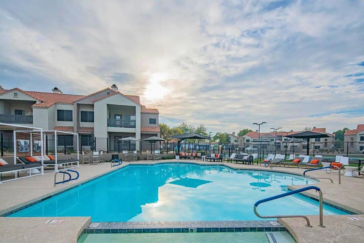 Stylish&serene 2bd2ba Gem And Steps From Tpc H1069 *