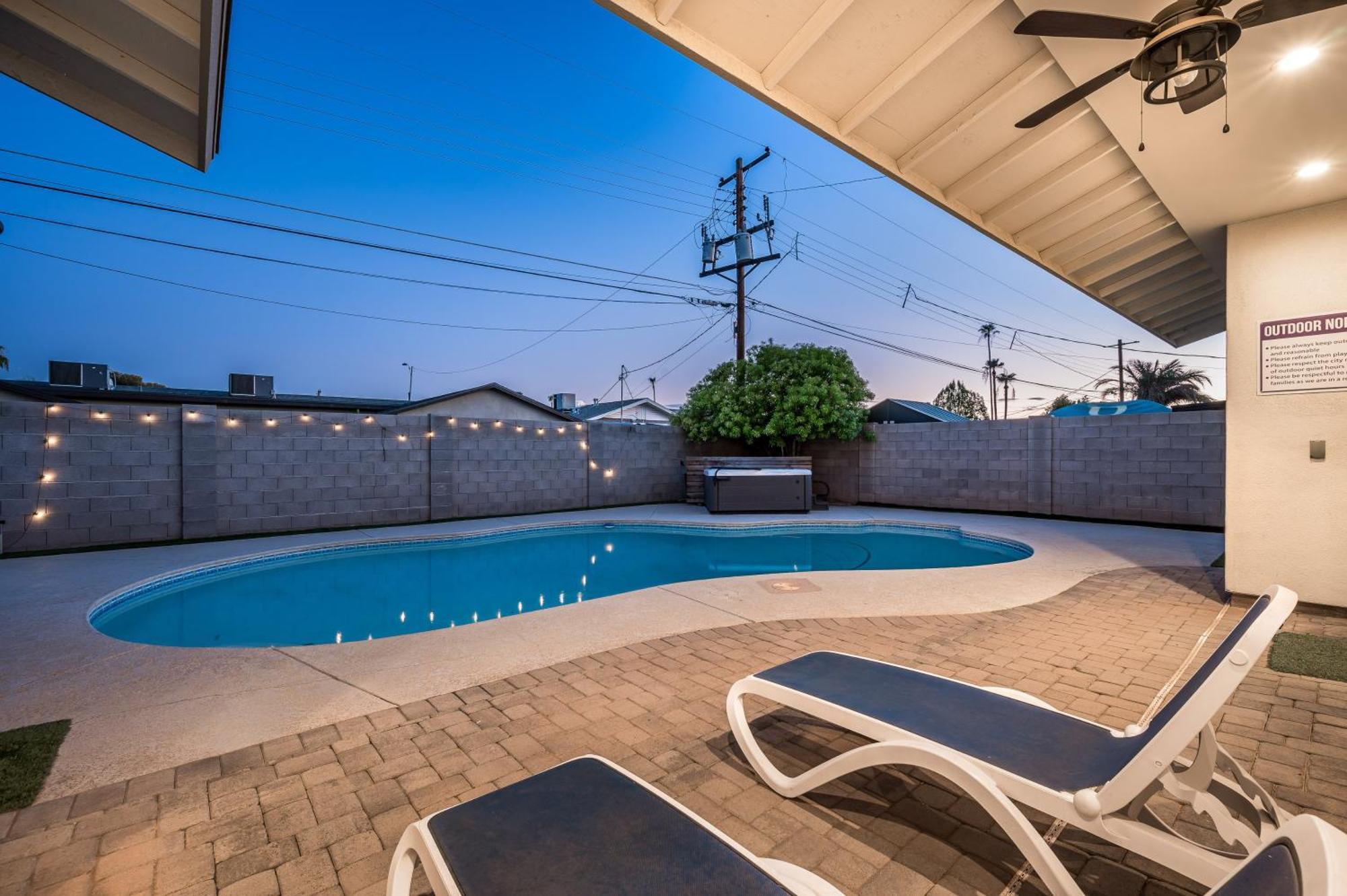 Endless Entertainment And 1.5 Miles From Old Town At Sunbaked Terrace Casa de férias Scottsdale