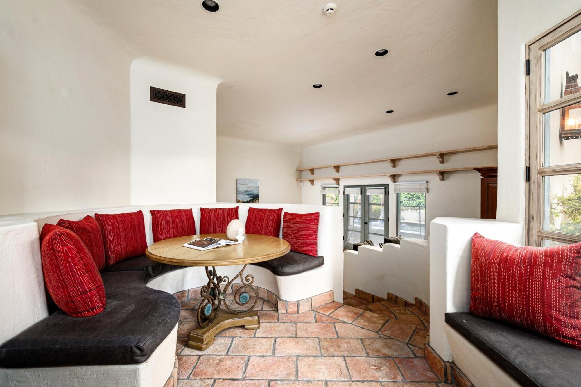 Hacienda Gardens Escape The City-life With A Private Oasis