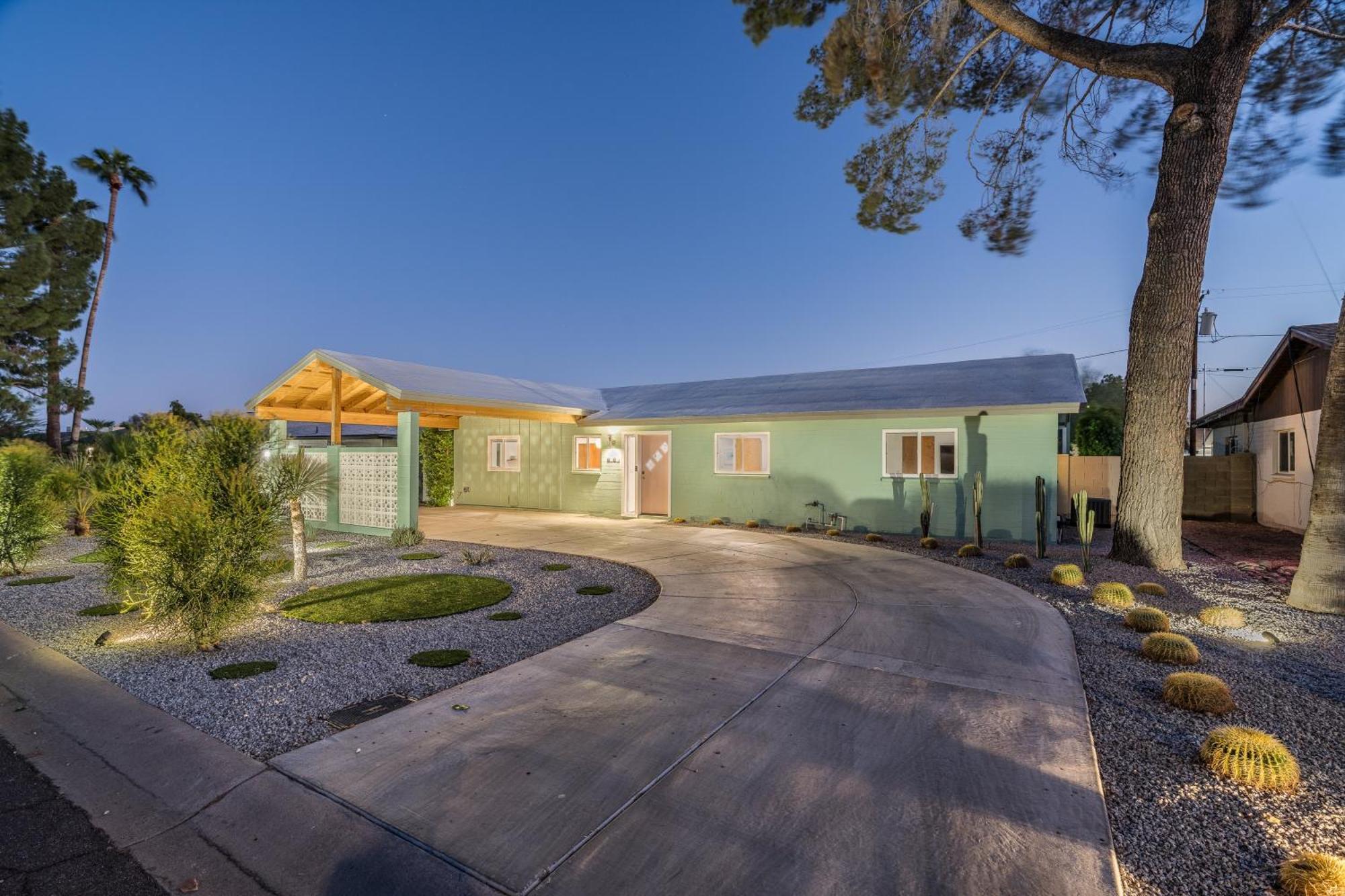 Casa de férias Stylish Old Town Retreat W Pool Prime Location *