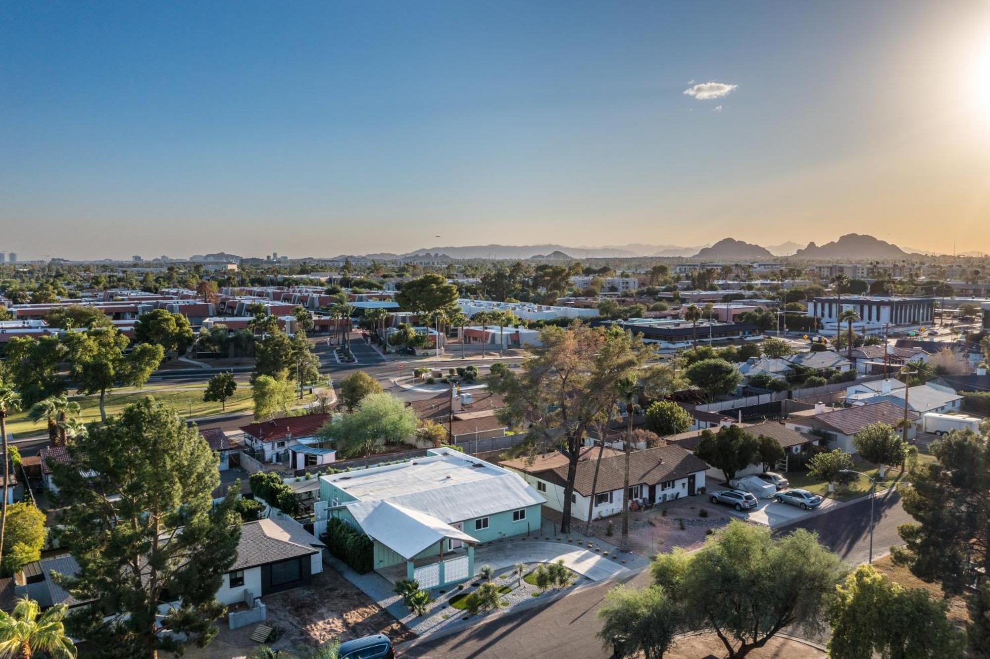 Casa de férias Stylish Old Town Retreat W Pool Prime Location Scottsdale