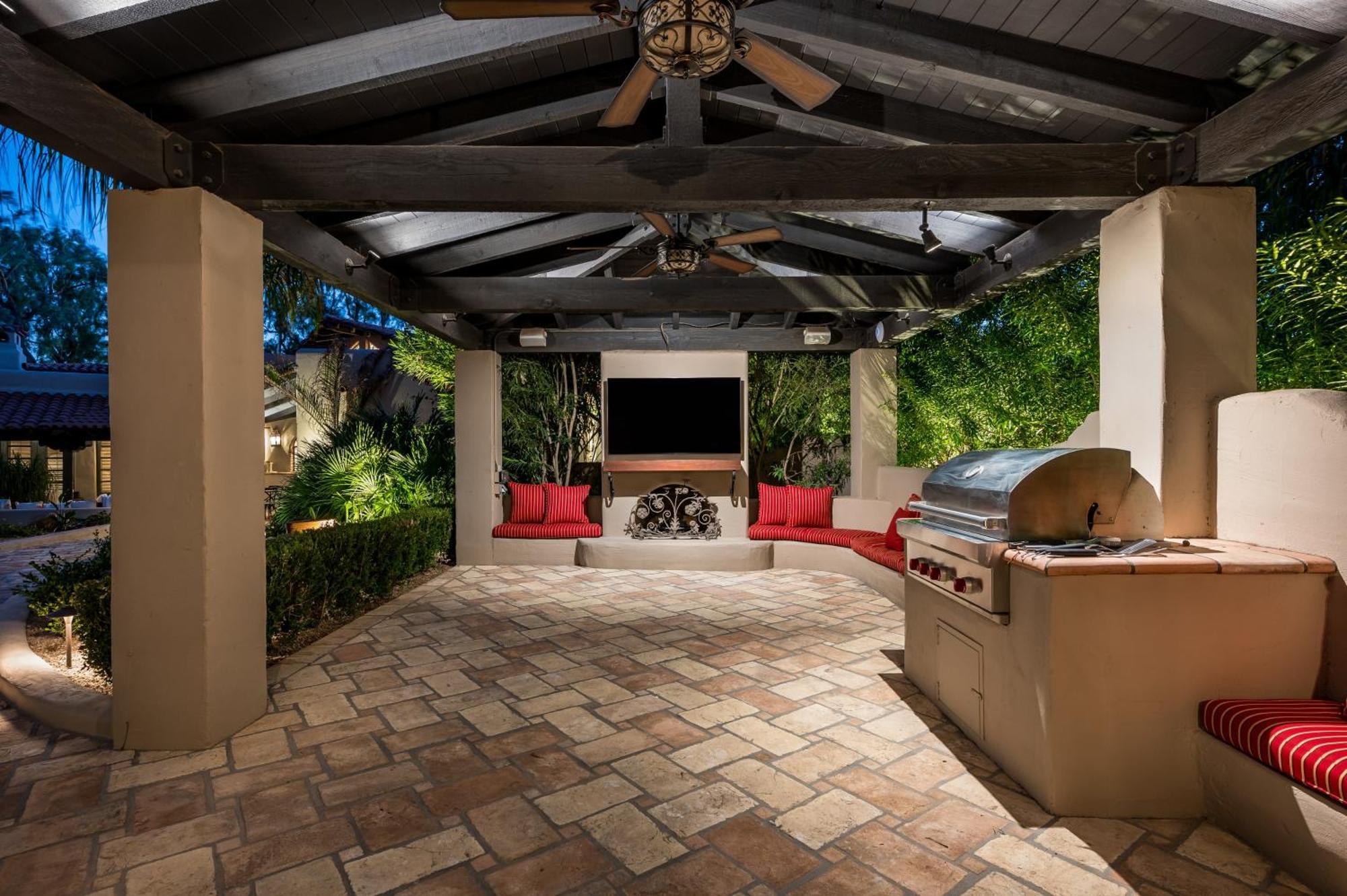 Hacienda Gardens Escape The City-life With A Private Oasis