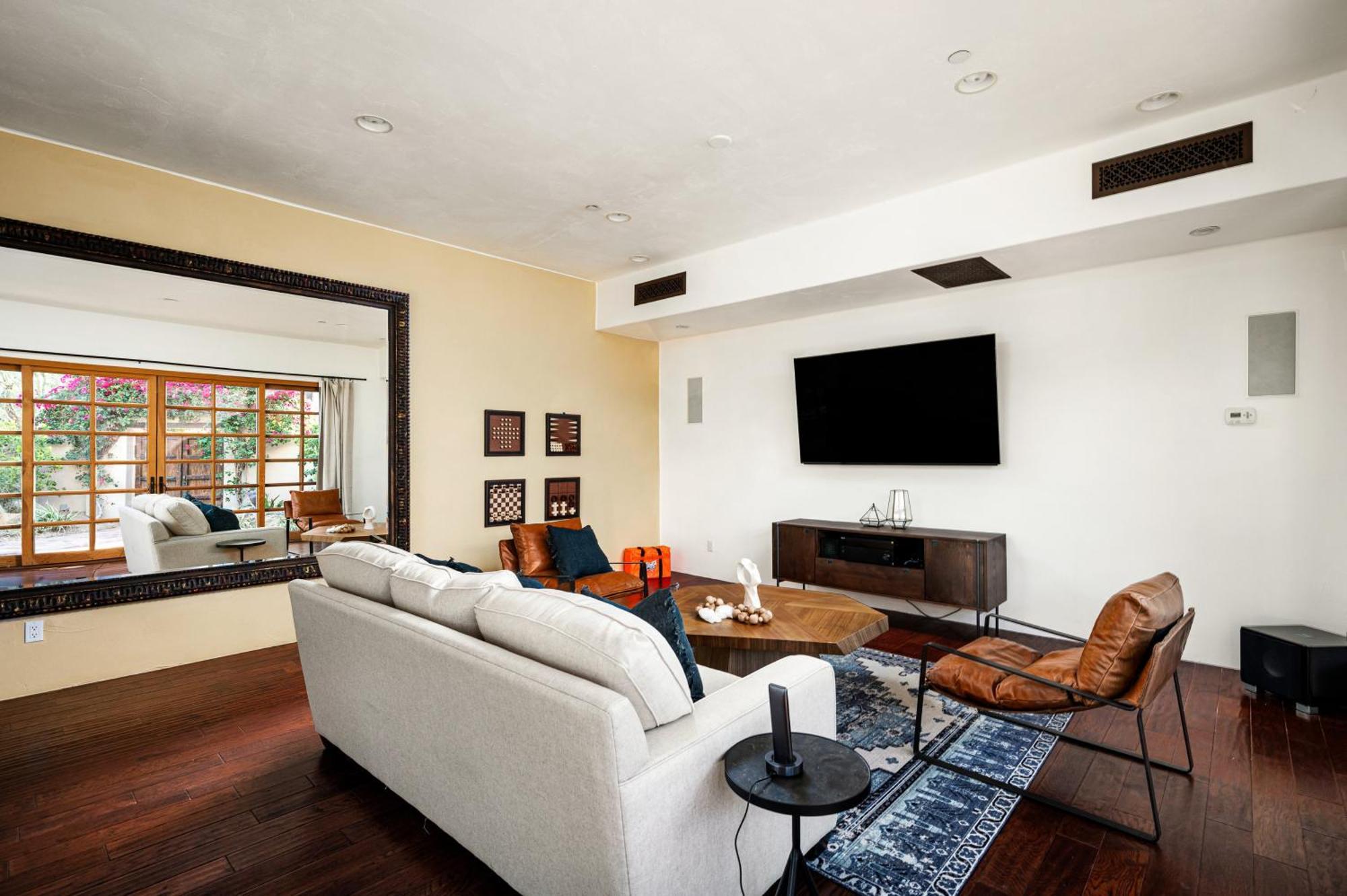 Holiday home Hacienda Gardens Escape The City-life With A Private Oasis *