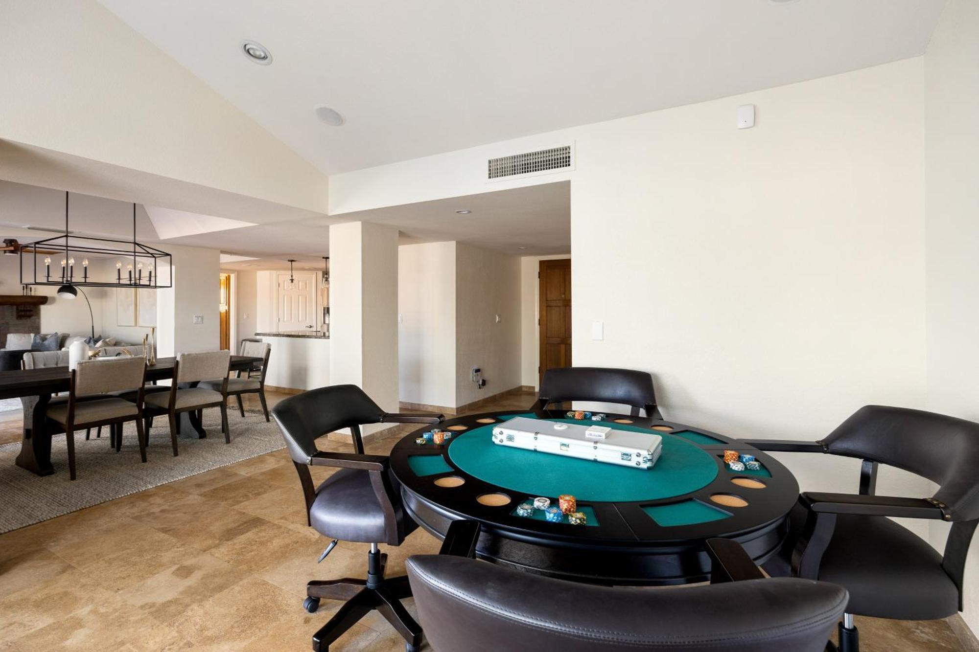 Sparkling Pool Poker Table And Relaxation At Sweetwater Holiday home