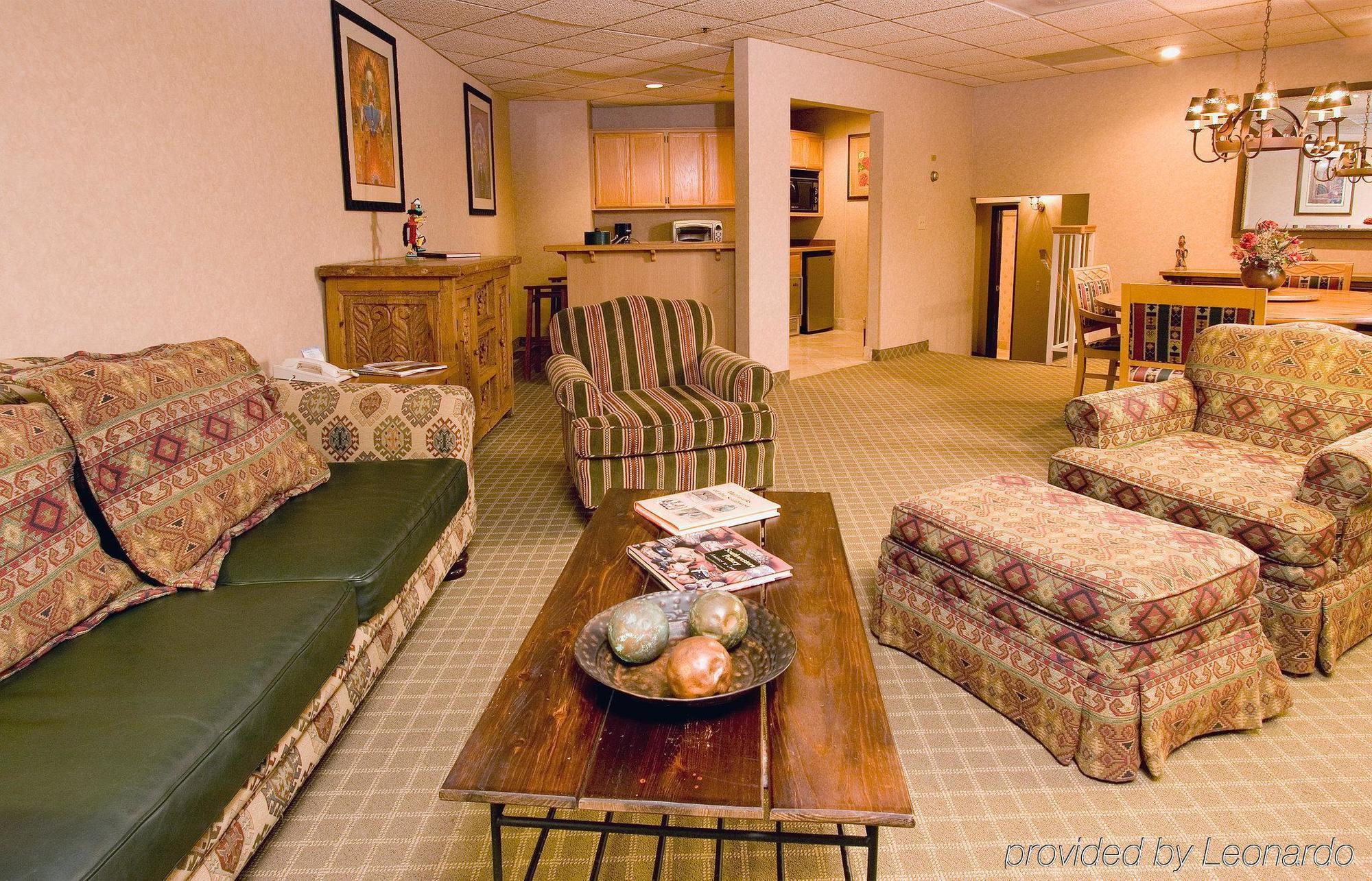 Western Thunderbird Hotel 3*