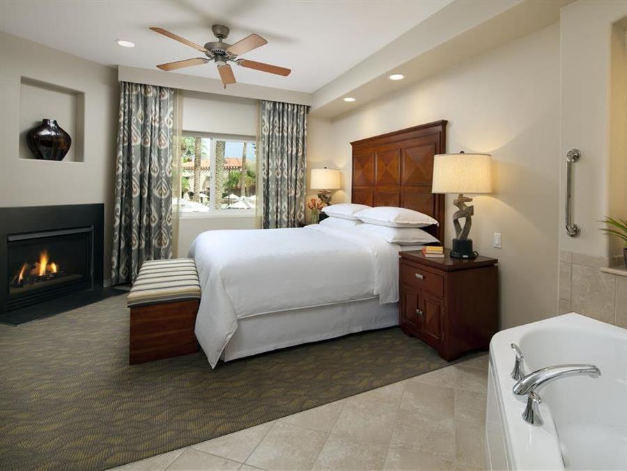 Sheraton Desert Oasis Villas, 3*