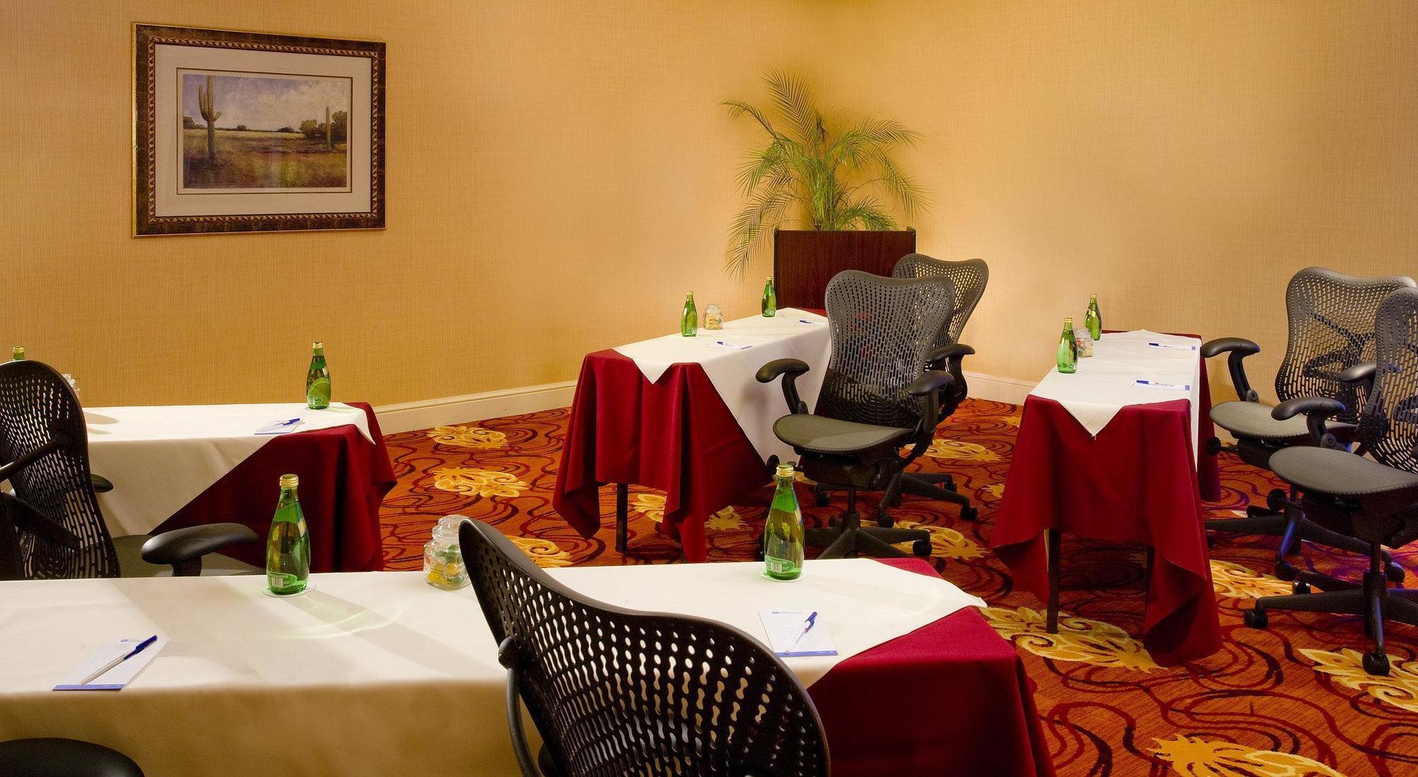 Hilton Garden Old Town Hotel 3*