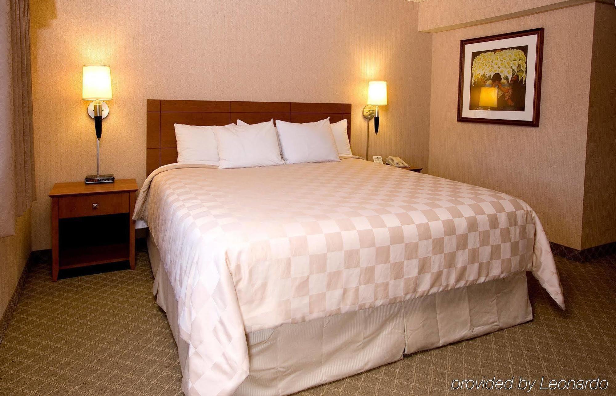 Western Thunderbird Hotel 3*