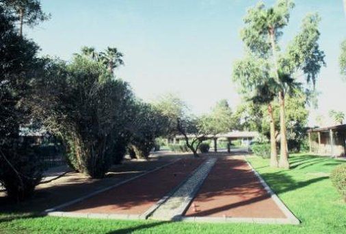 Smoketree And Bungalows Hotel