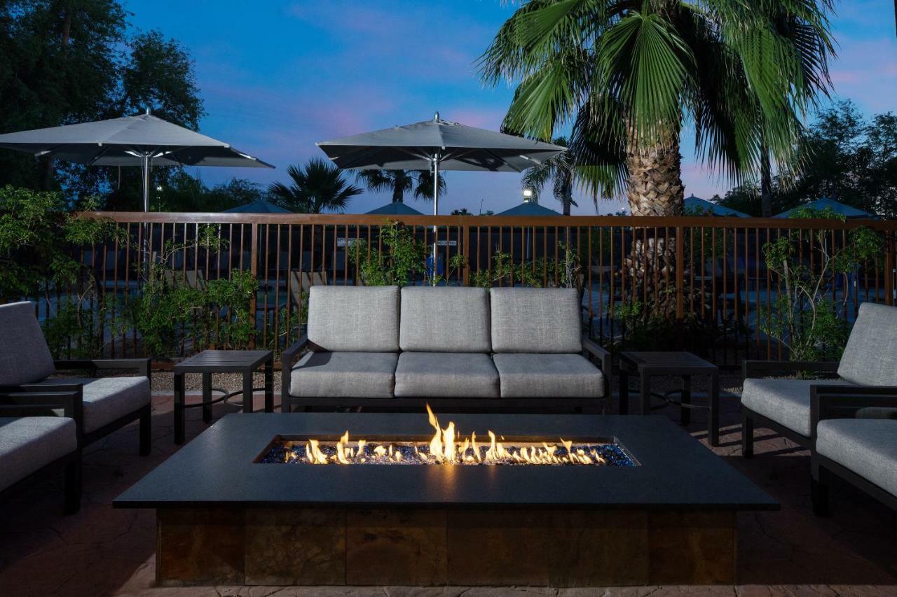Courtyard North Hotel