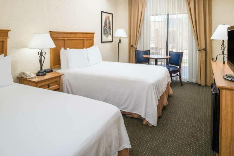 Independence 47 Hotel 2*