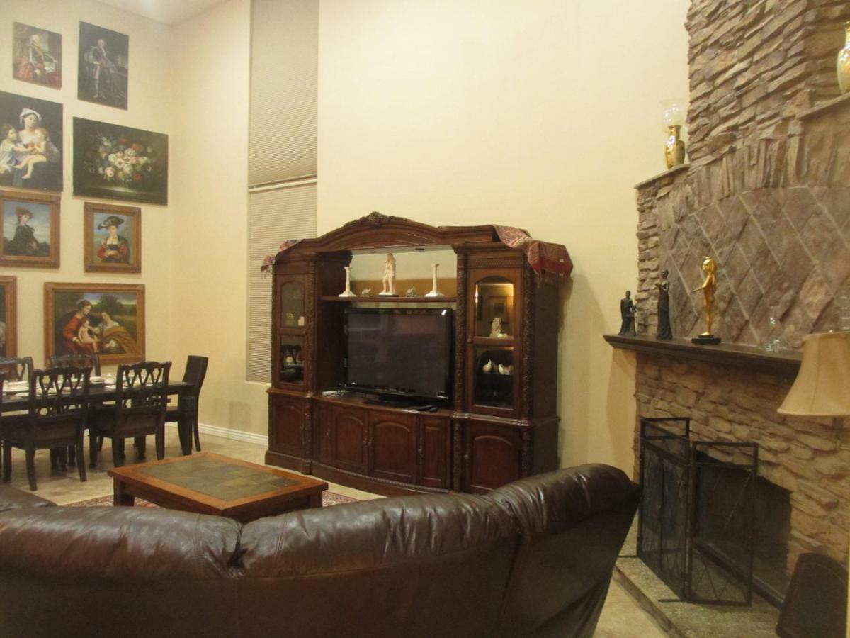 Super Large Art Museum In Downtown Holiday home *