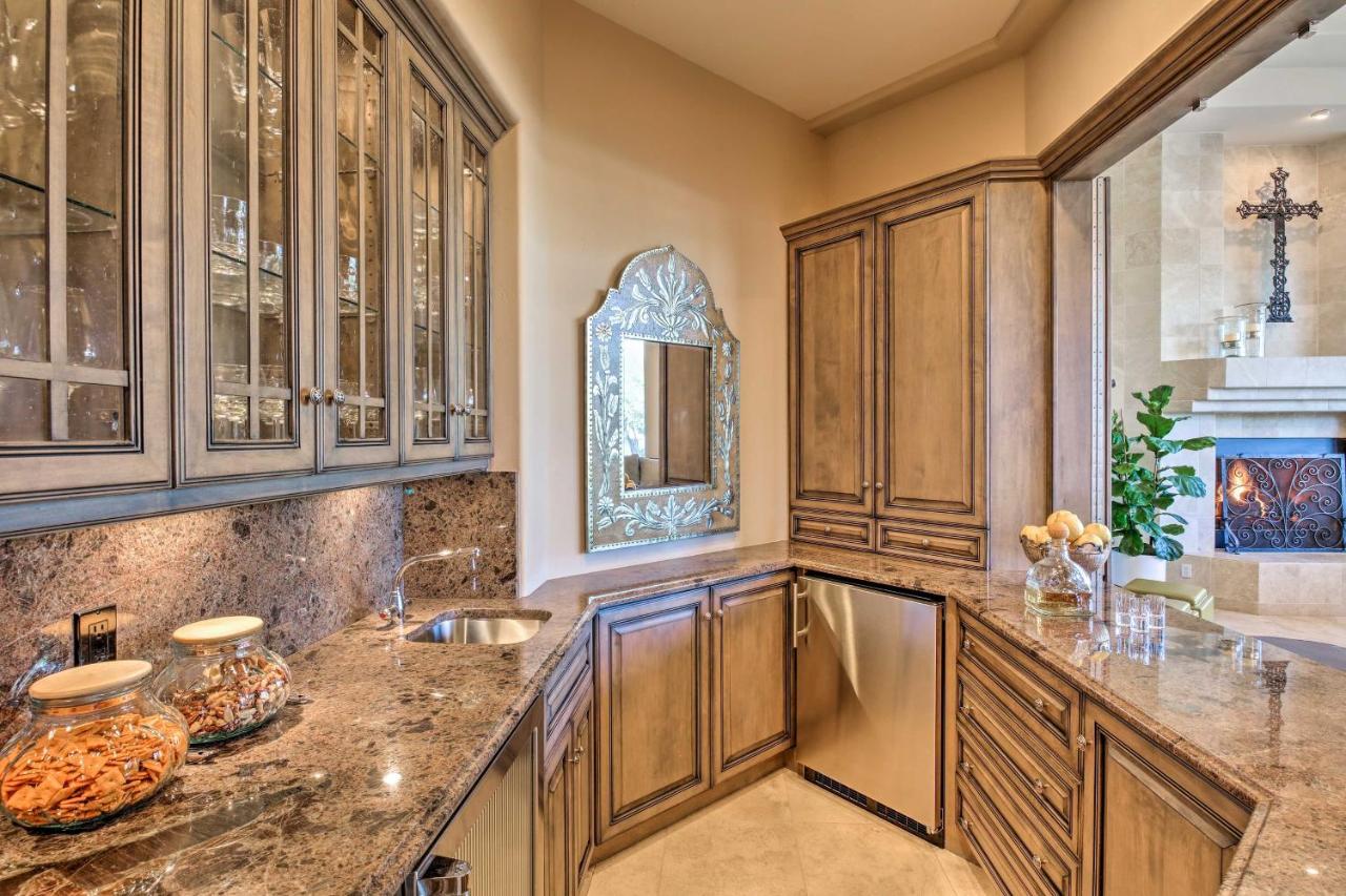 Lavish Paradise Valley With Sports Court And Pool Holiday home