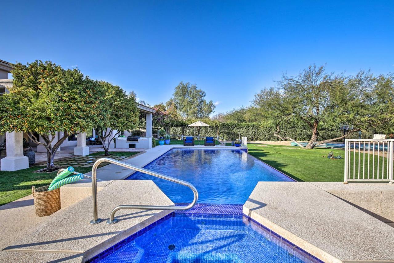 Lavish Paradise Valley With Sports Court And Pool Holiday home