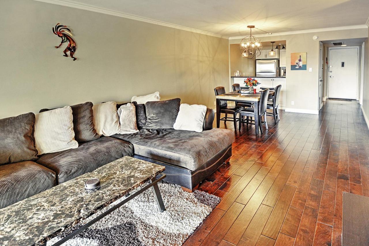 With Private Balcony And Pool Access! *