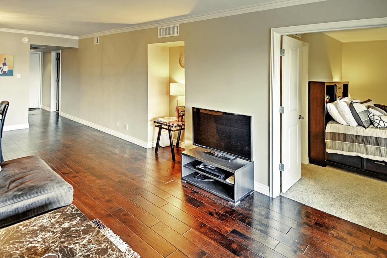 With Private Balcony And Pool Access! Apartment *