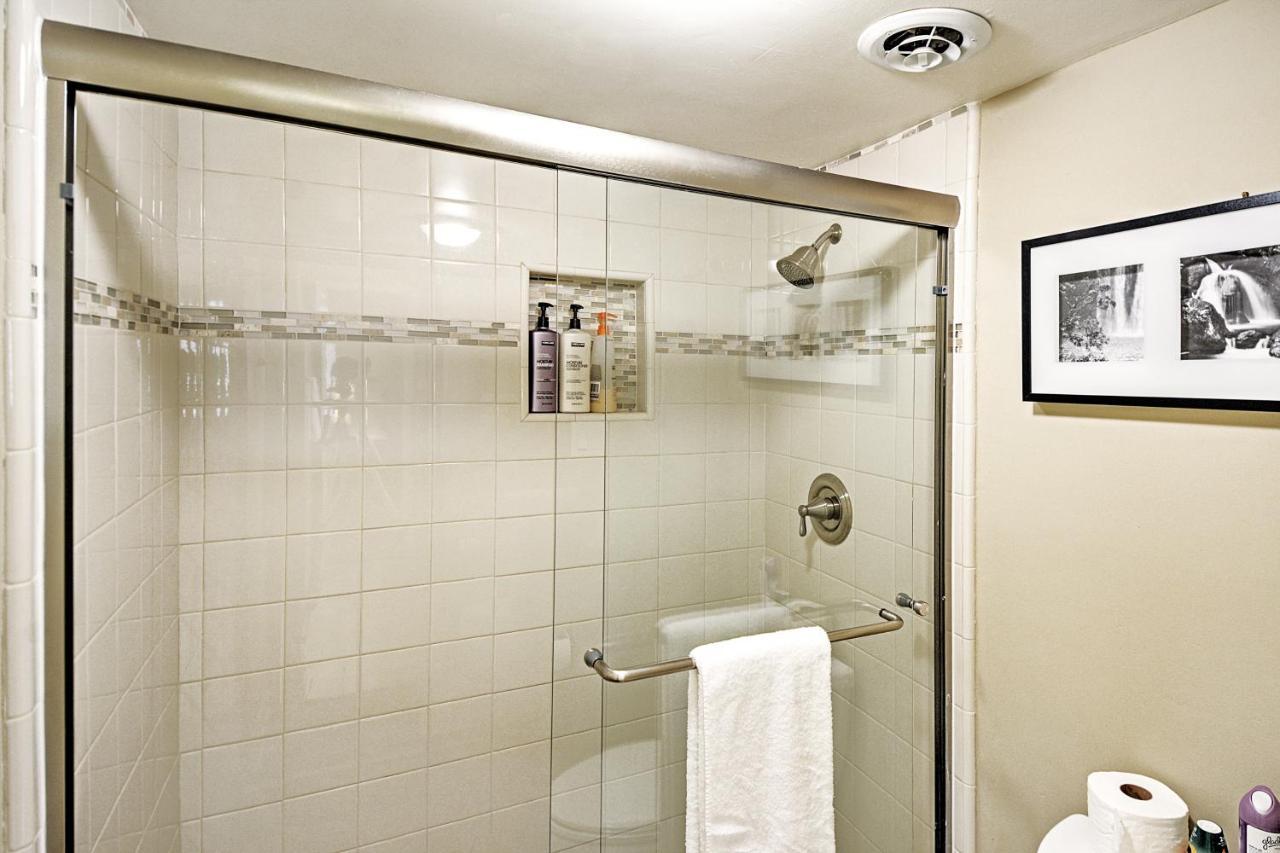 Apartment With Private Balcony And Pool Access!