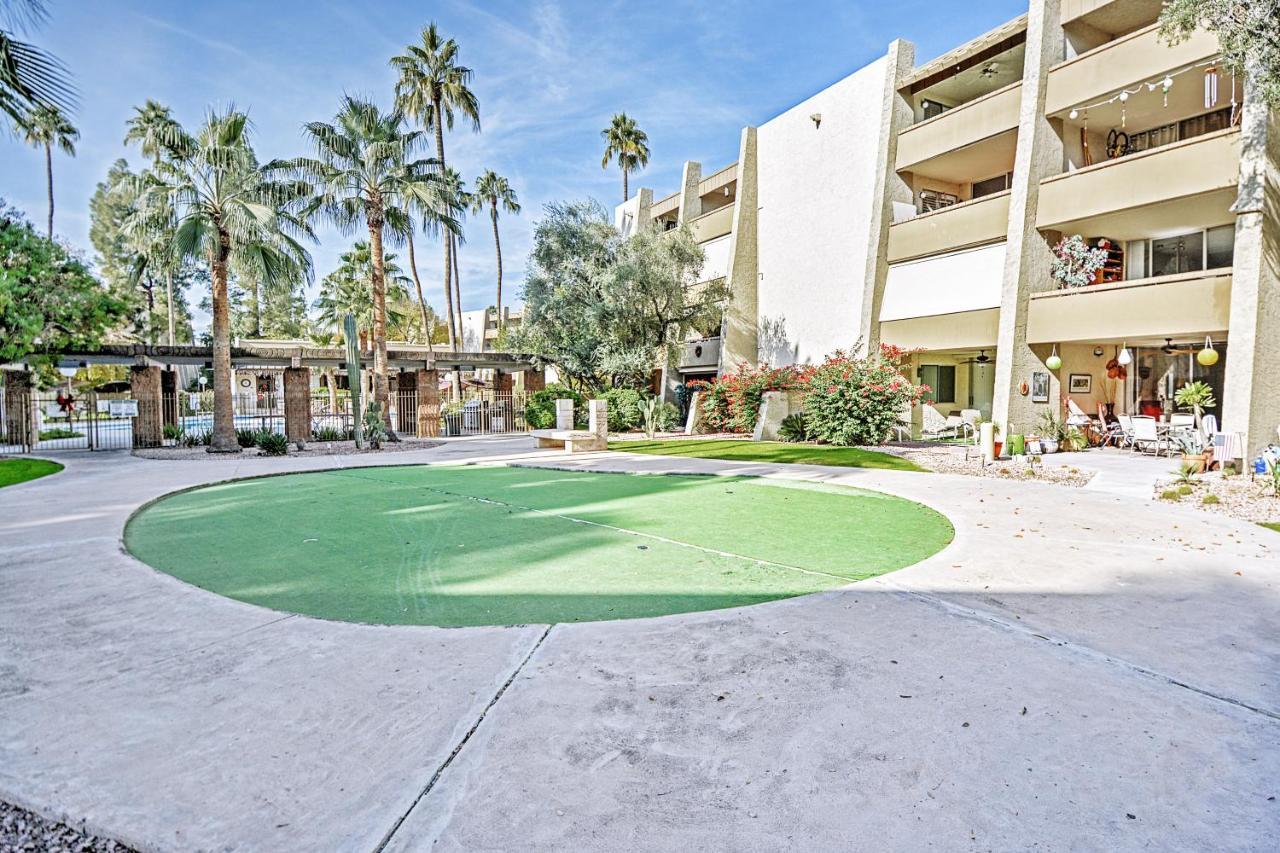 With Private Balcony And Pool Access! Apartment