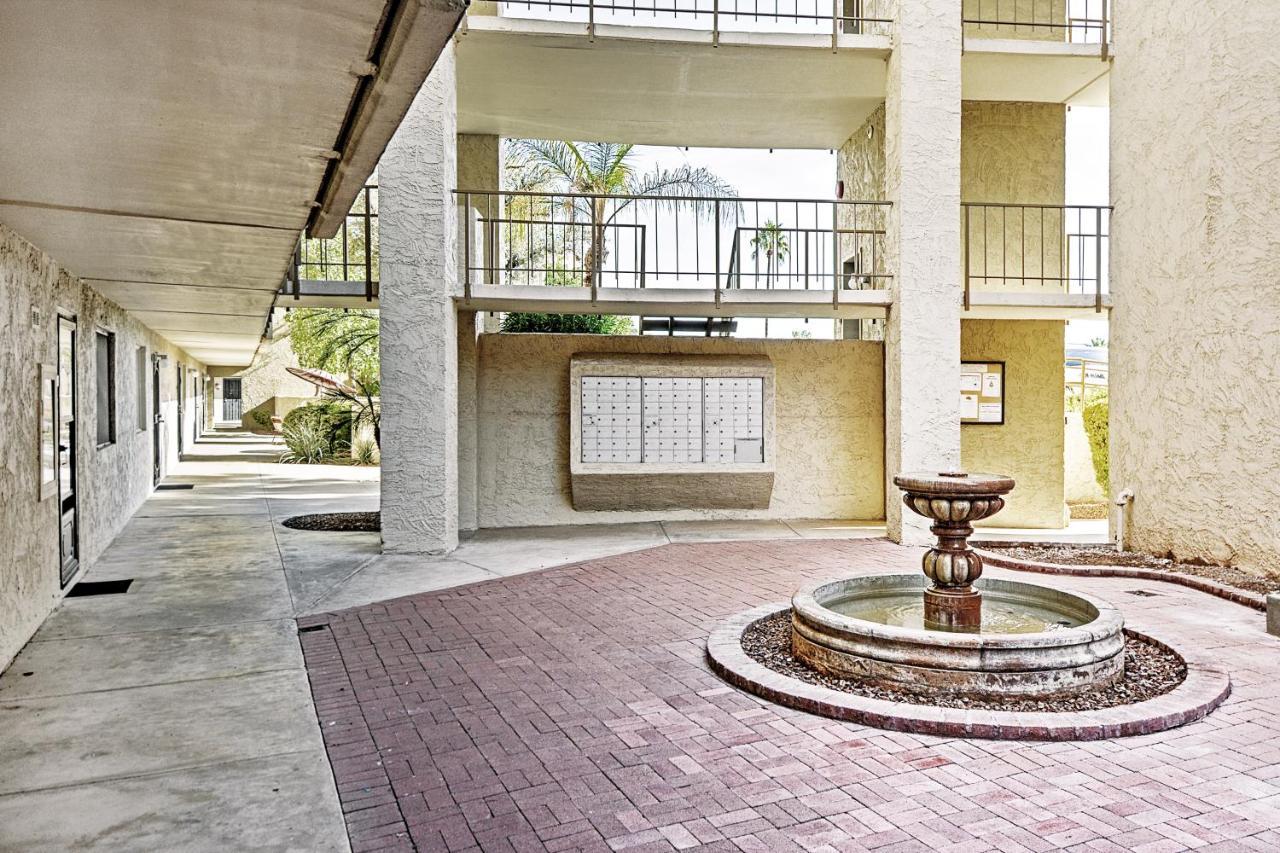 With Private Balcony And Pool Access! Apartment *