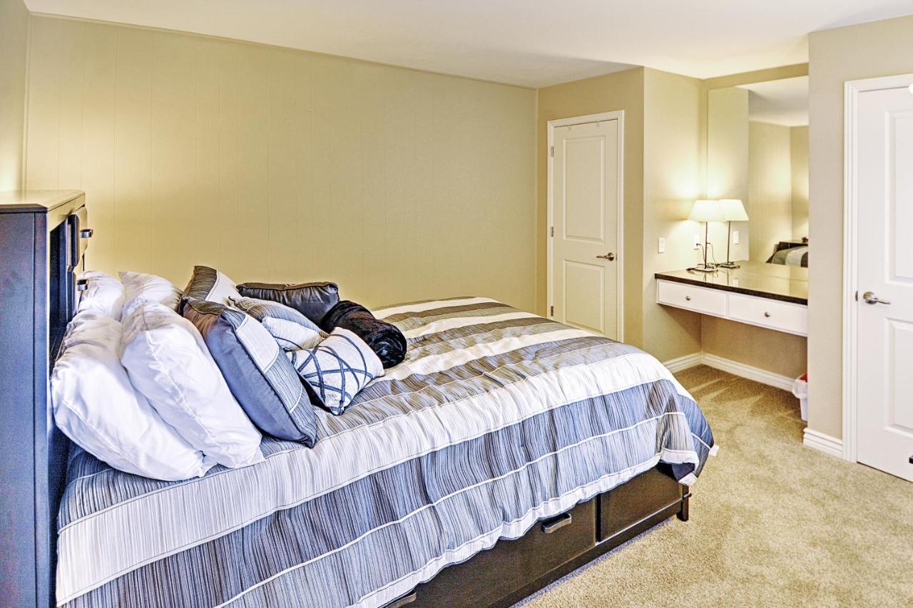 Apartment With Private Balcony And Pool Access! *