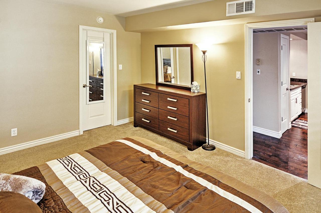 With Private Balcony And Pool Access! Scottsdale